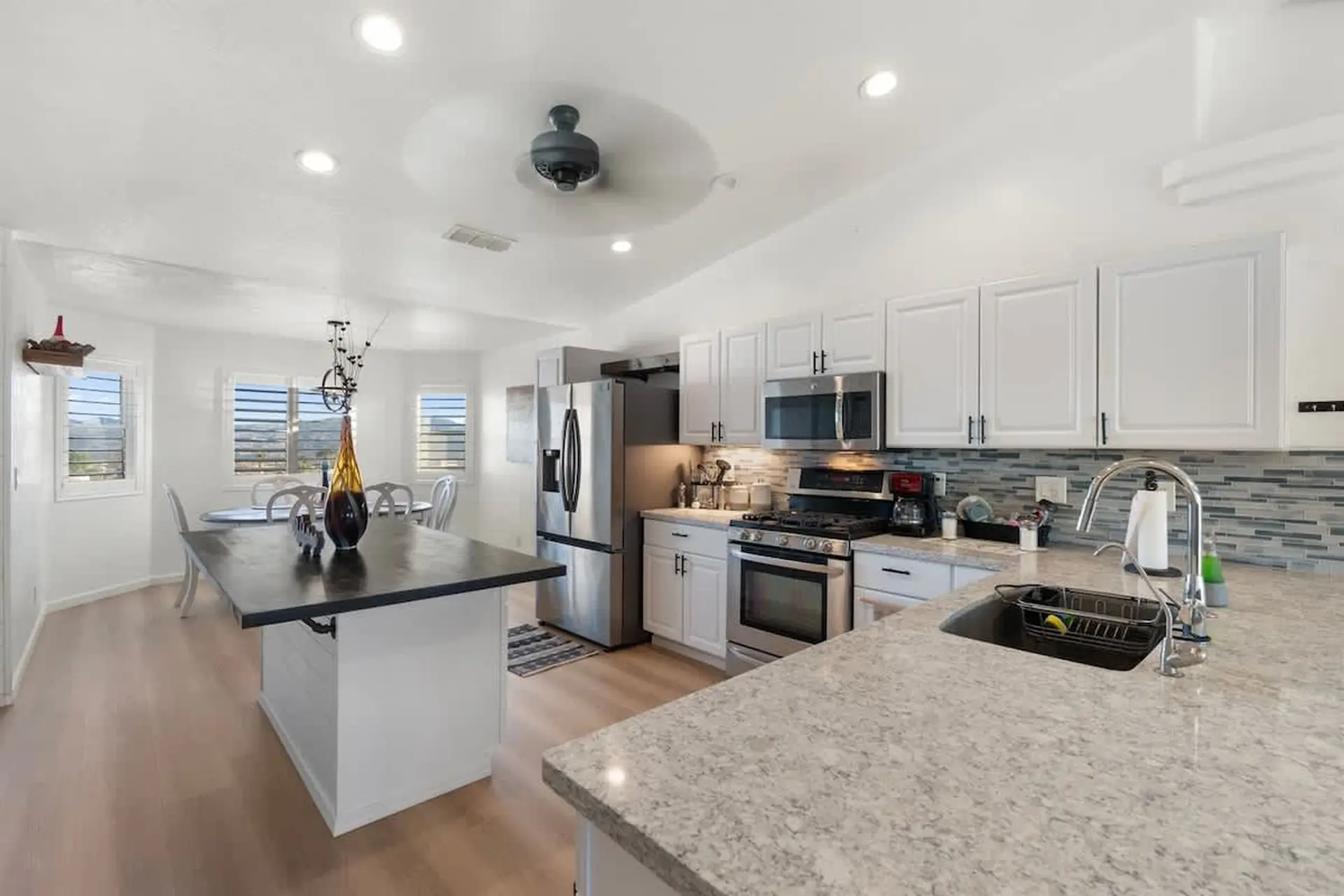 Minutes to Lake Havasu | Pool | Spa | Sleeps 12