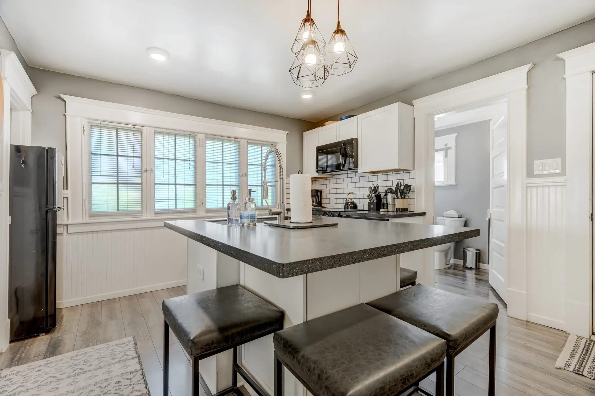 3BR, Custom Build with Firepit, Downtown Nearby!