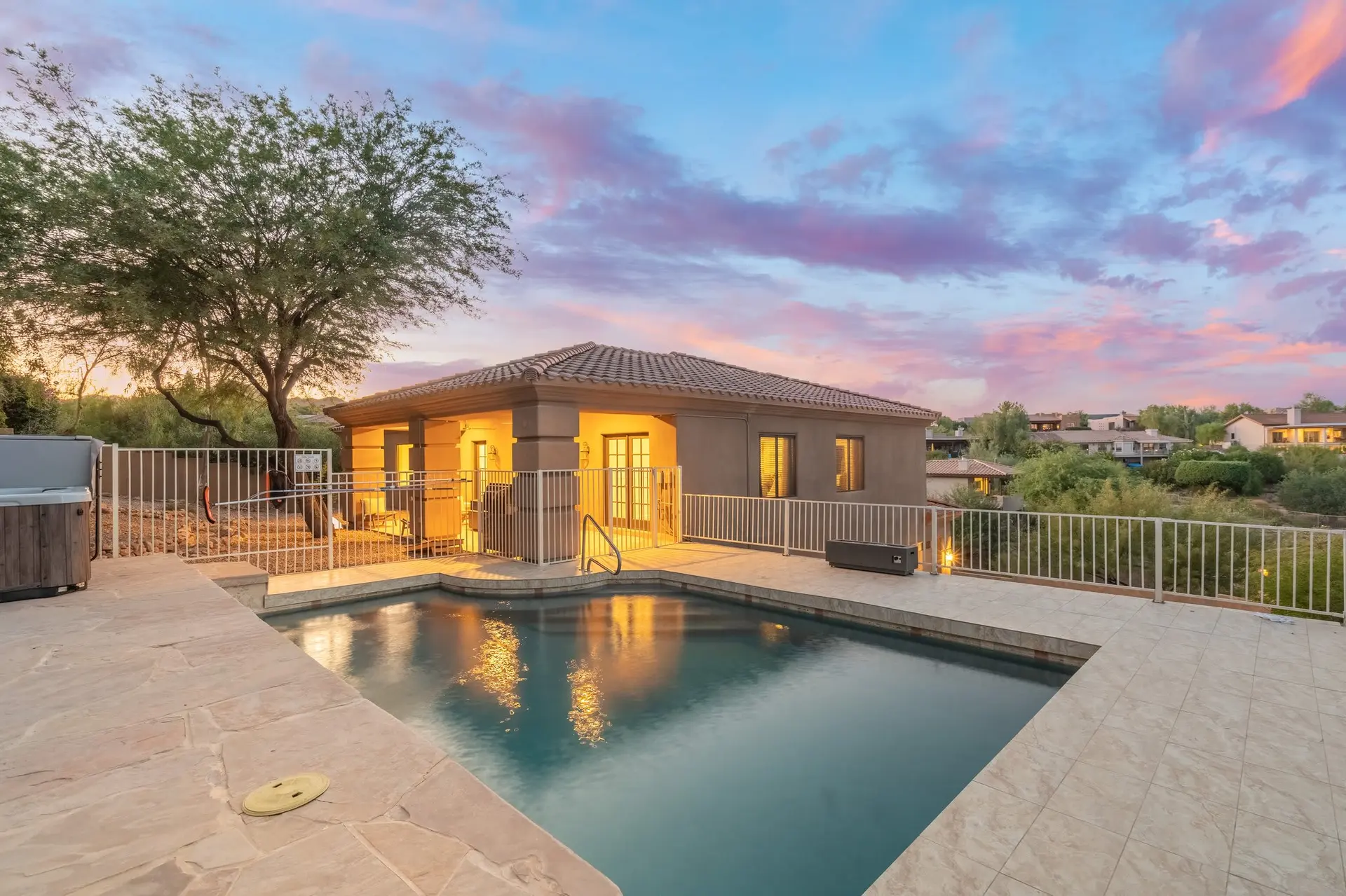 Desert Luxury Retreat| Pool + Hot Tub | Dark Sky