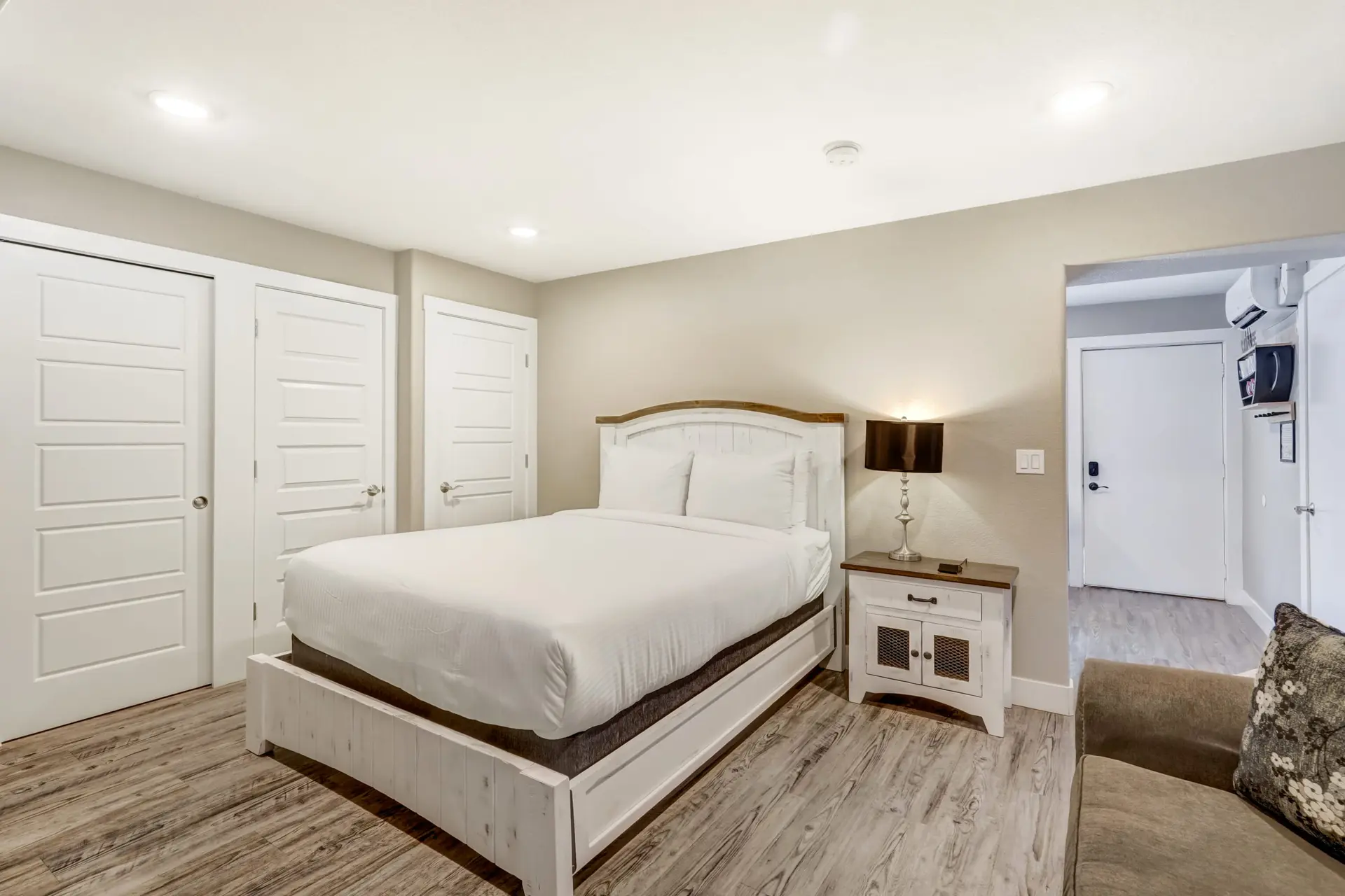OCC Suite - Prime Spot Modern AC Private Garage