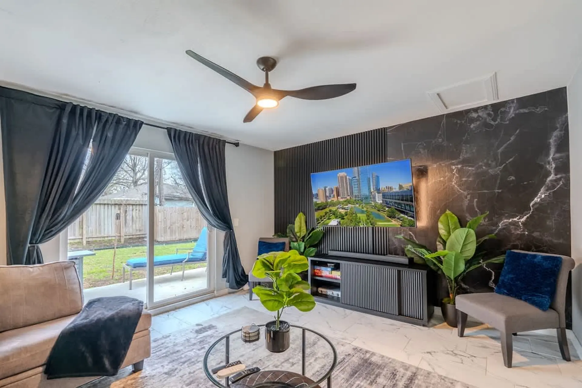 Chic & Cozy 4-BR Retreat | Downtown | TX