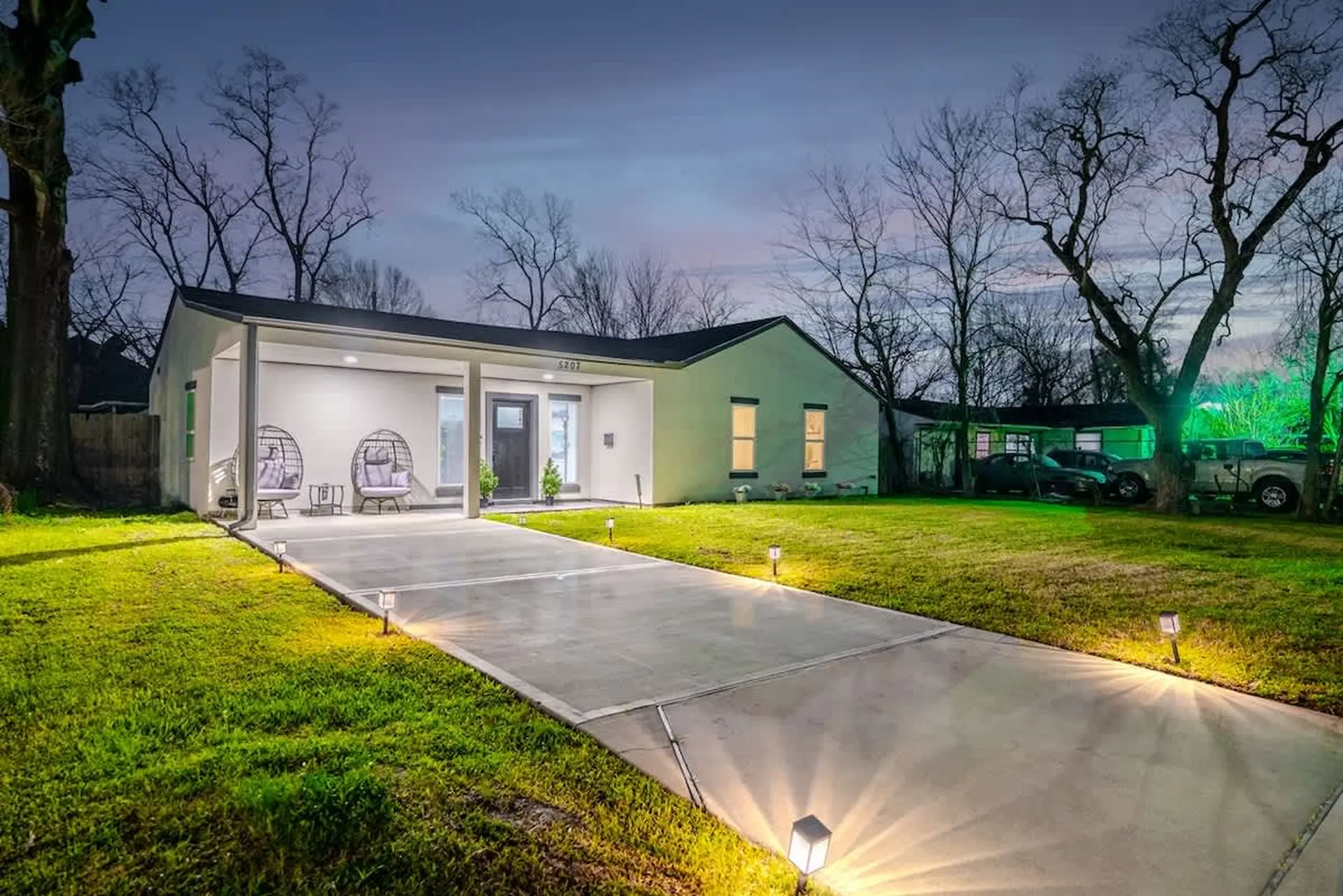 Chic & Cozy 4-BR Retreat | Downtown | TX