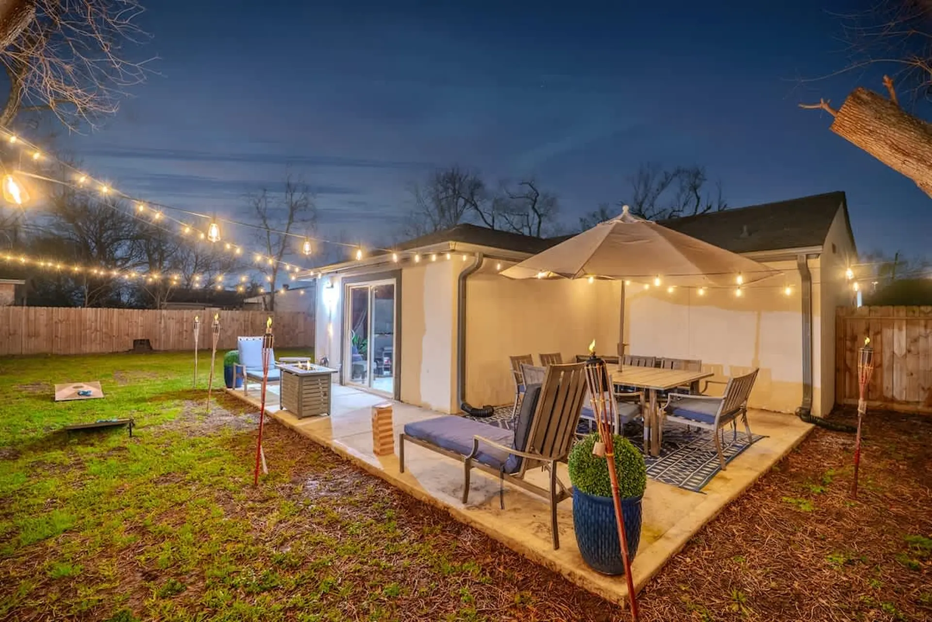 Chic & Cozy 4-BR Retreat | Downtown | TX