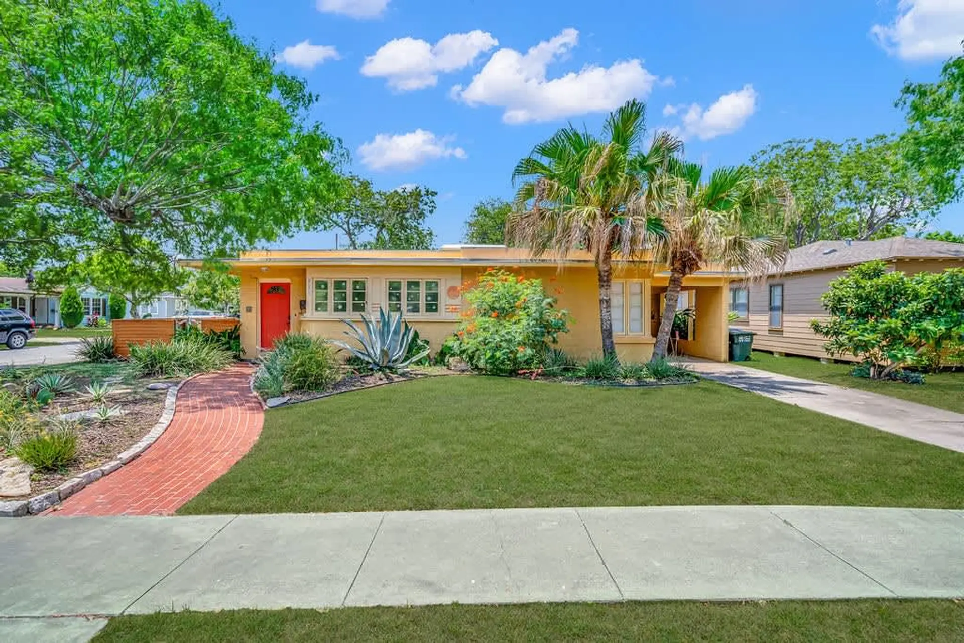 King Bed, Patio, BBQ, WD, 20min2Beach, Netflix