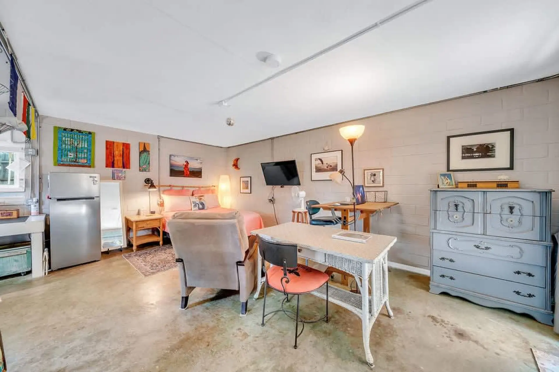 Full Bed, Patio, BBQ, 20min2Beach, Sleeps 2
