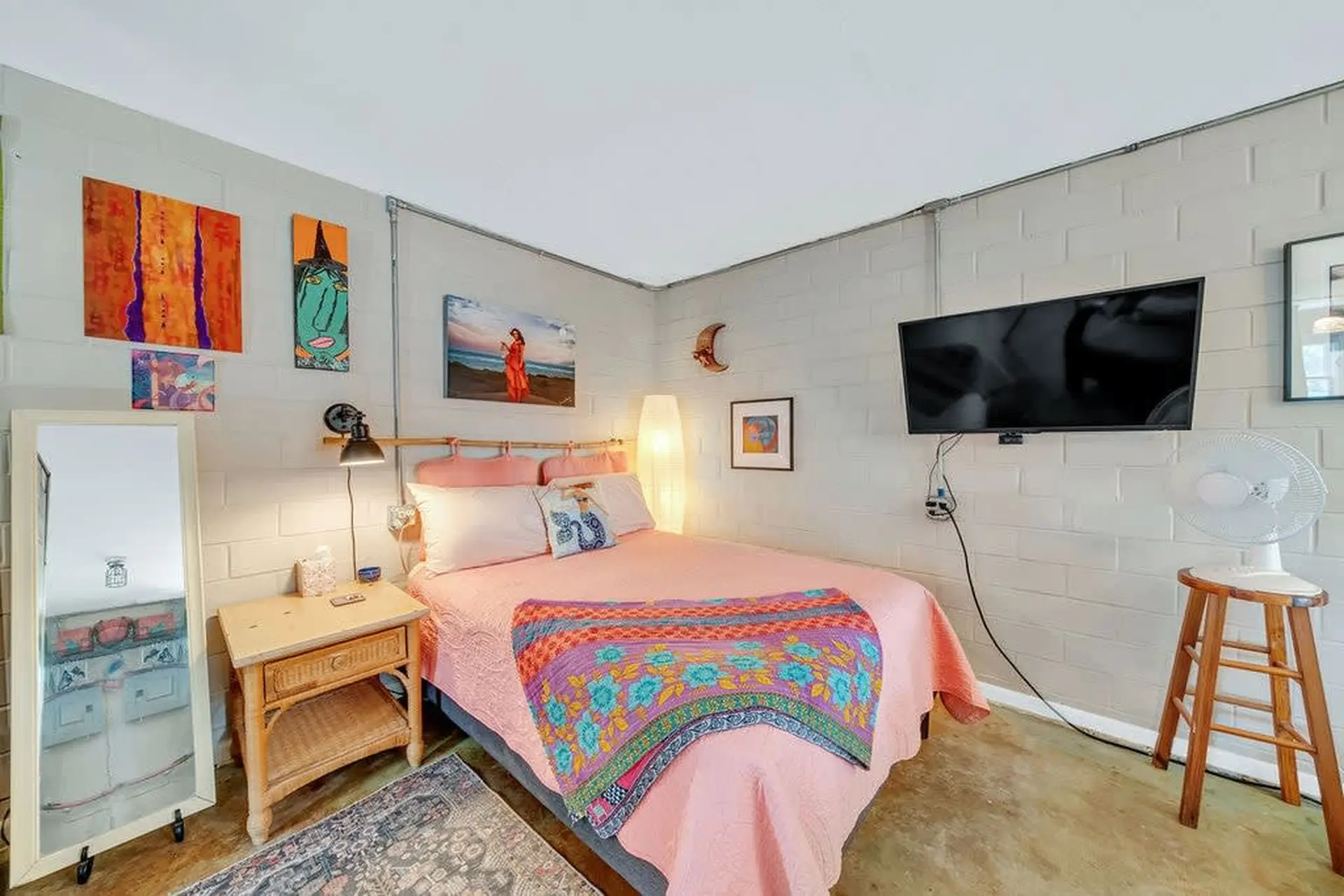 Full Bed, Patio, BBQ, 20min2Beach, Sleeps 2