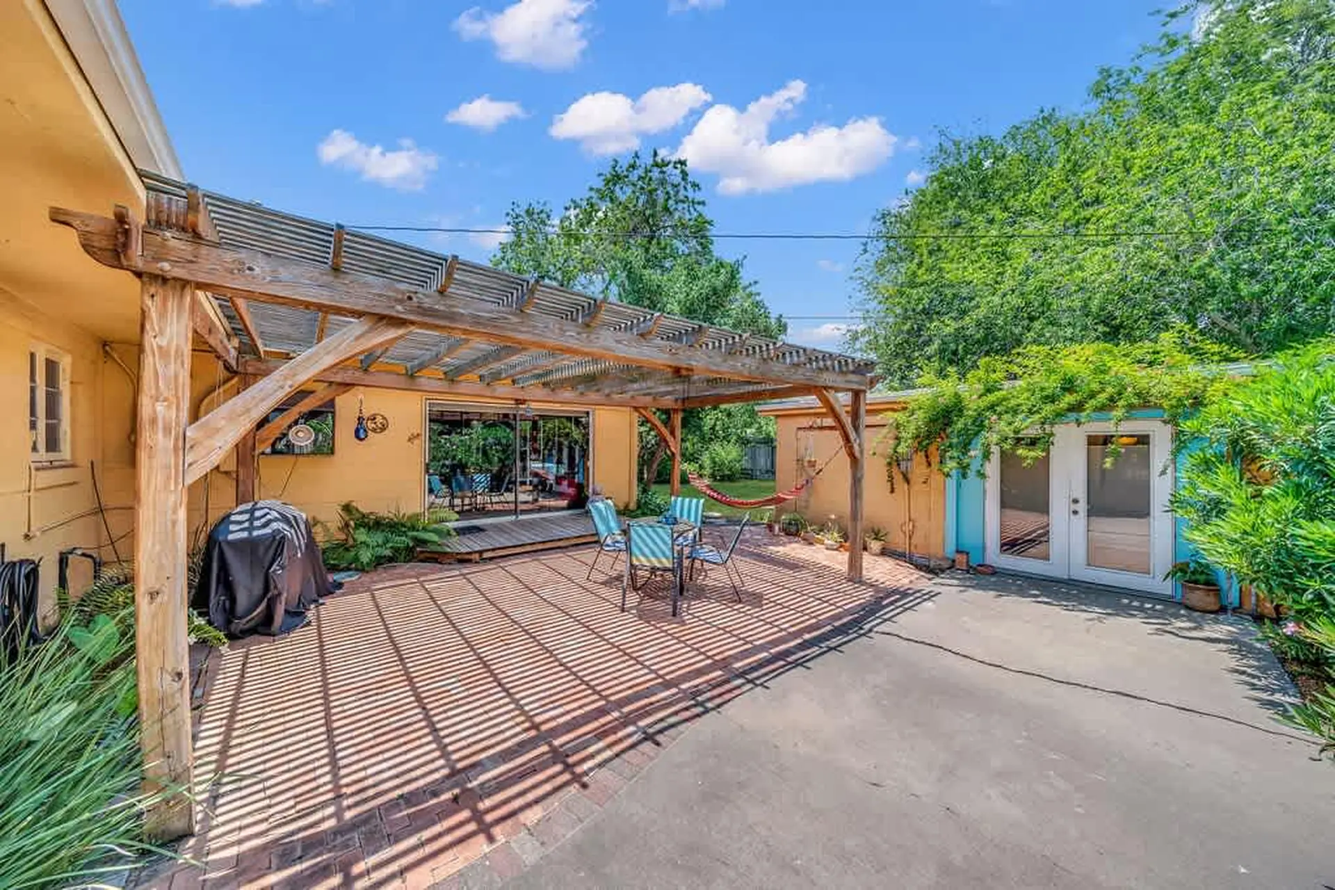 Full Bed, Patio, BBQ, 20min2Beach, Sleeps 2