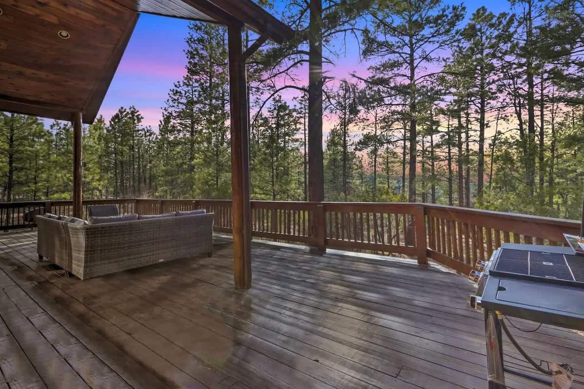 Spacious 4 Bedroom Cabin w/ Deck, Games, and Views