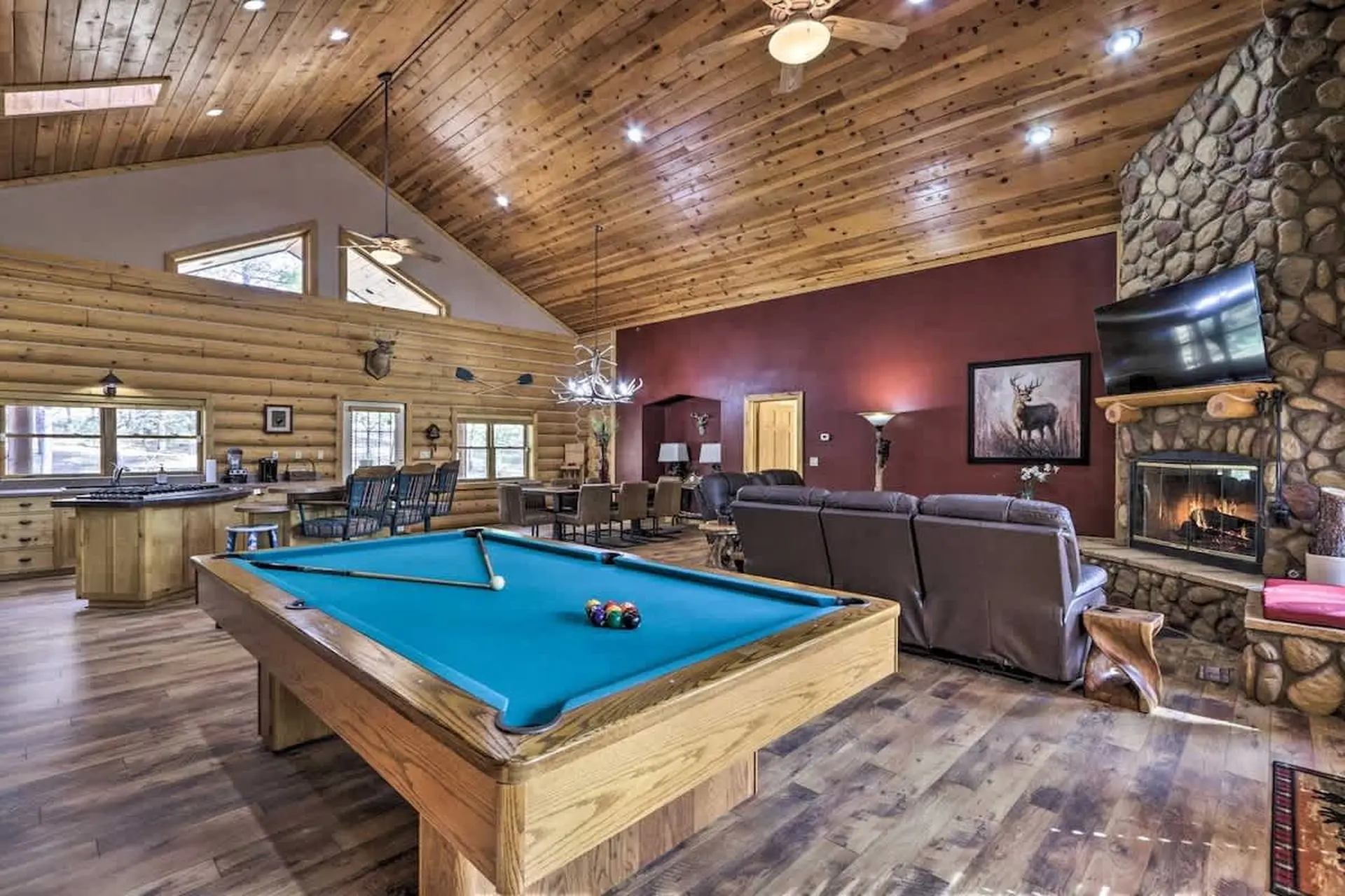Spacious 4 Bedroom Cabin w/ Deck, Games, and Views