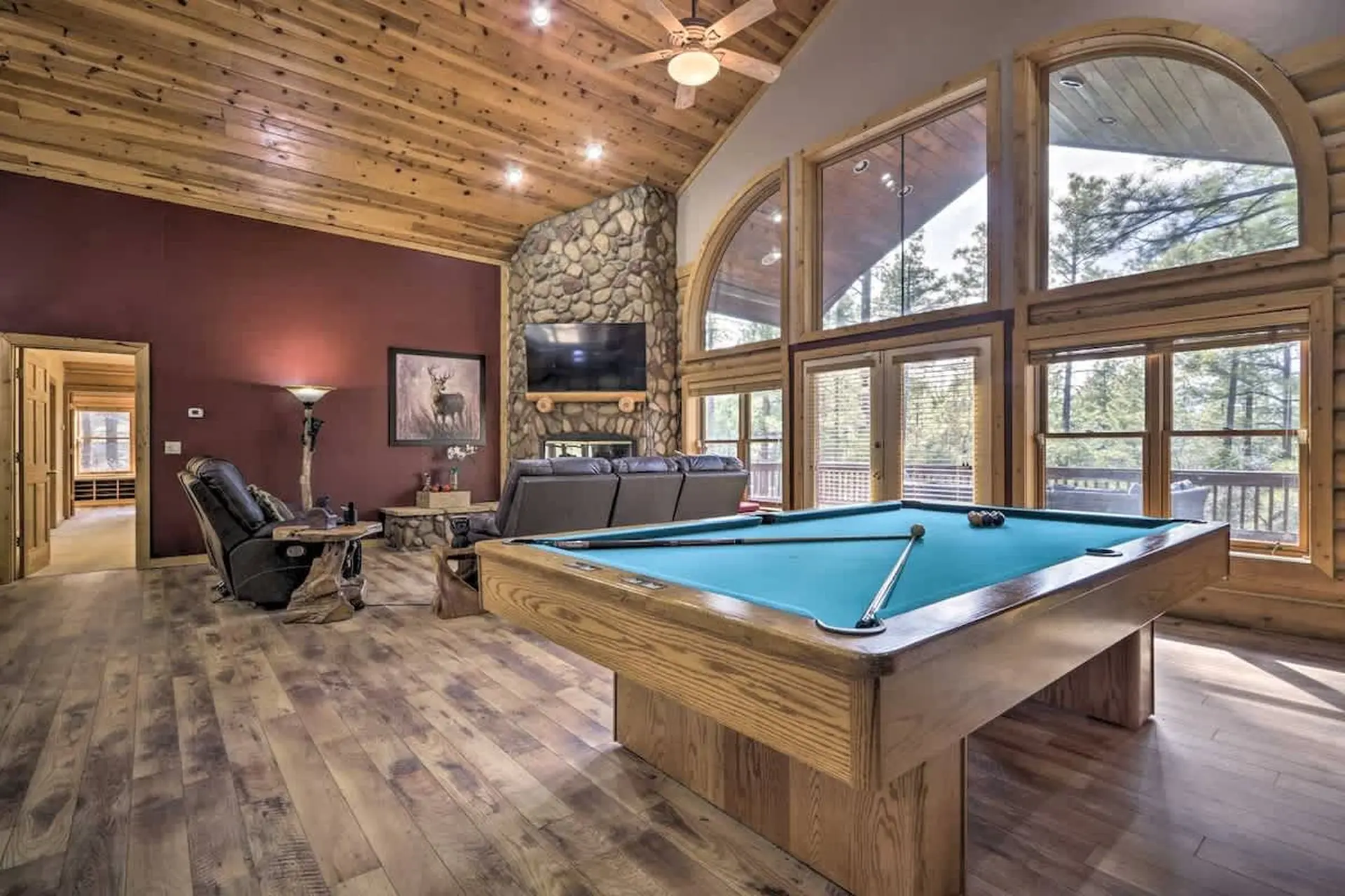 Spacious 4 Bedroom Cabin w/ Deck, Games, and Views