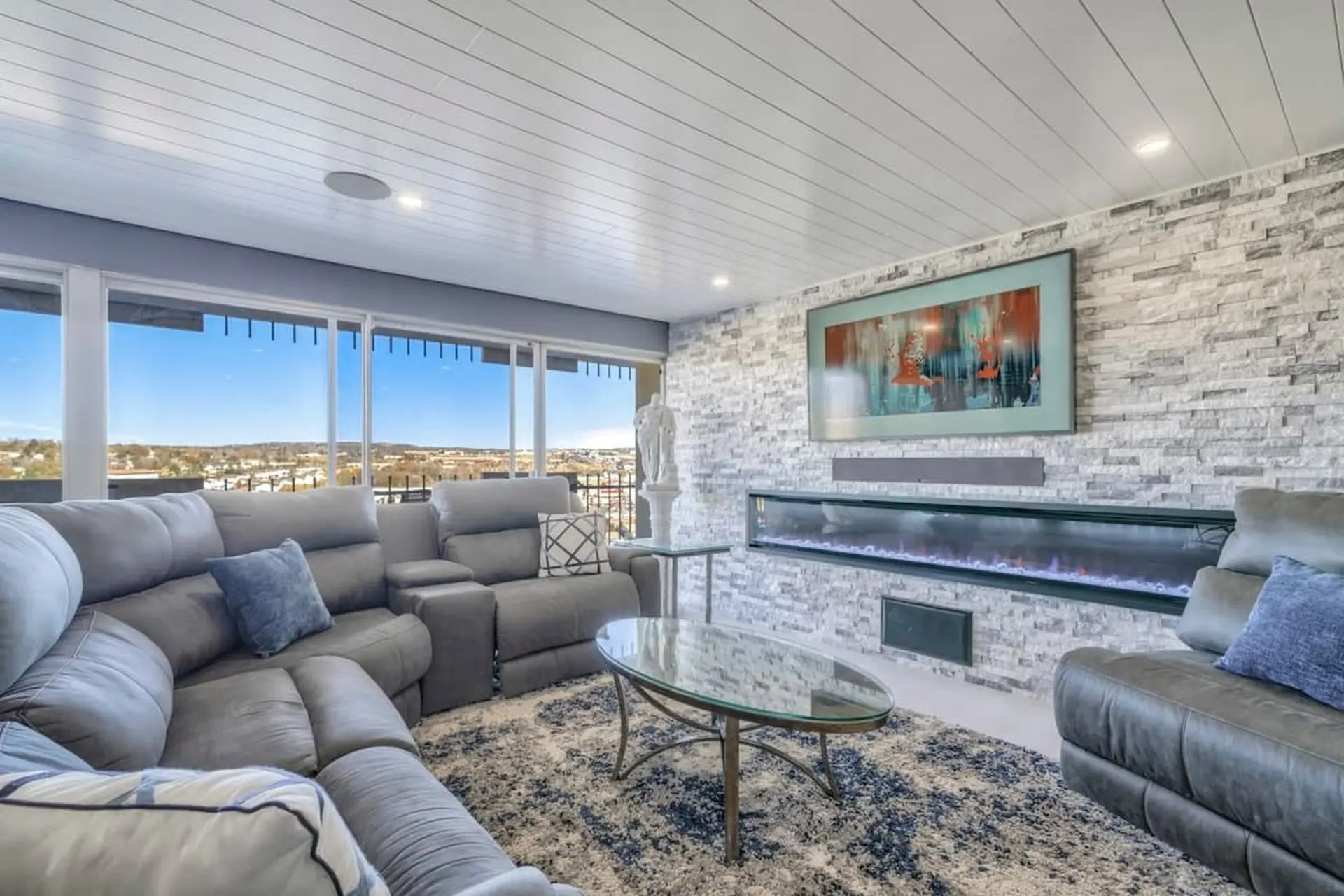 2BD Luxury Condo, Cocktail Lounge, Beautiful Views