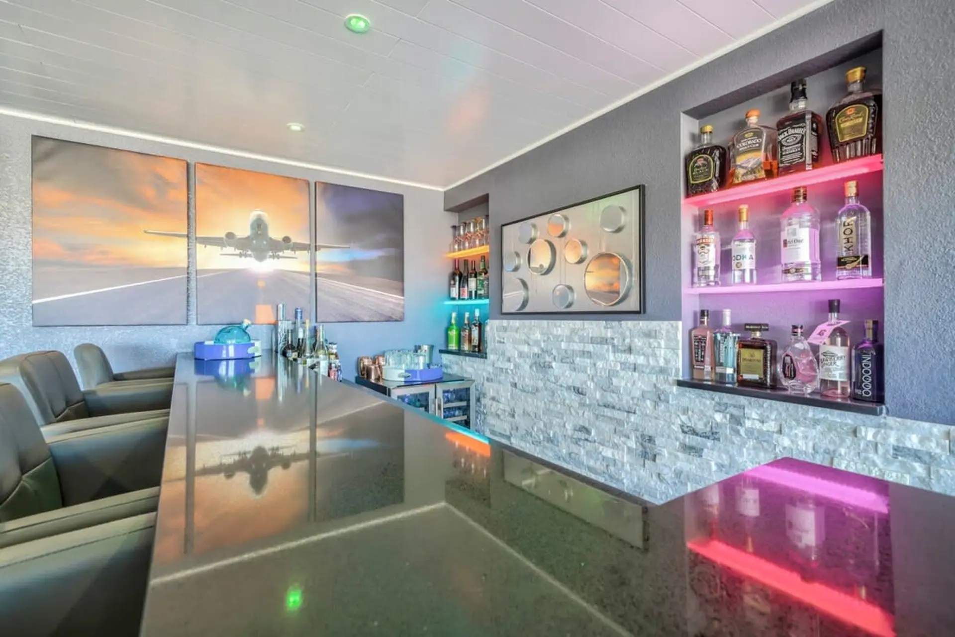 2BD Luxury Condo, Cocktail Lounge, Beautiful Views