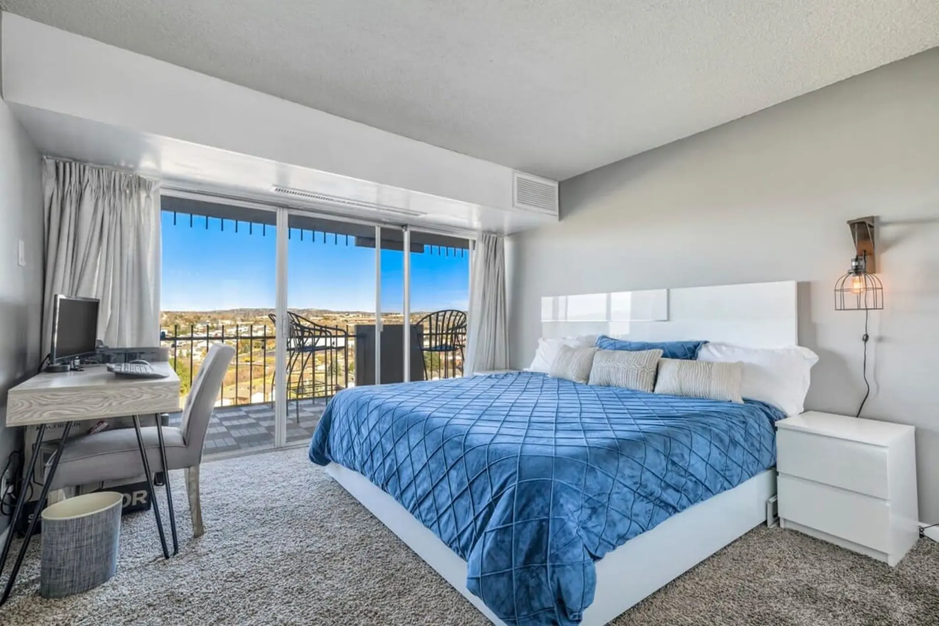 2BD Luxury Condo, Cocktail Lounge, Beautiful Views