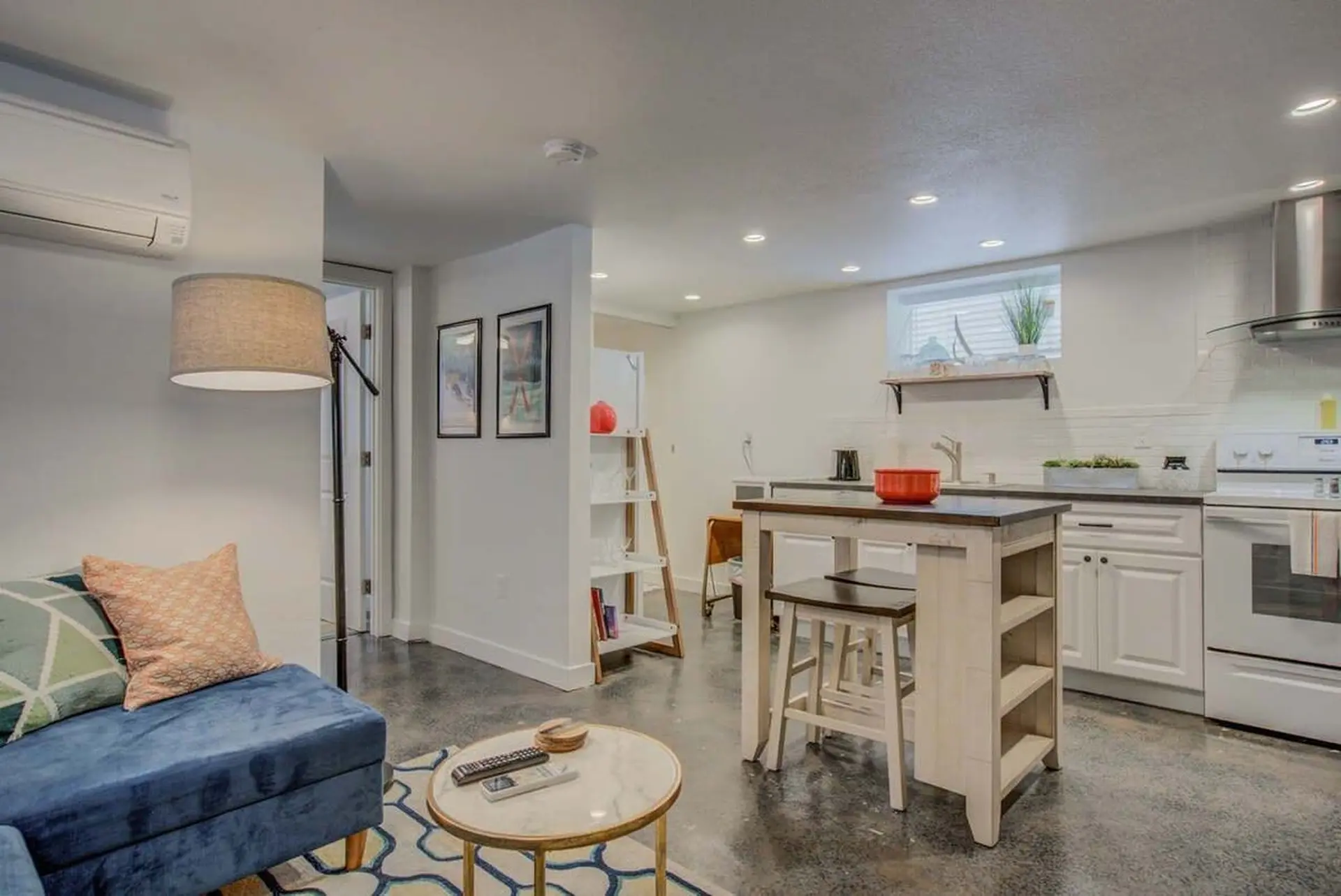 1BD Dog-Friendly Downtown - Urban Neighborhood