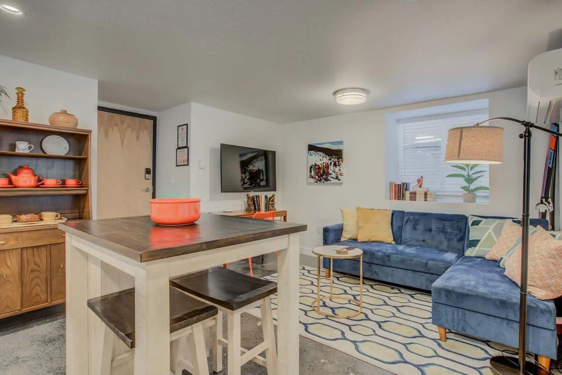 1BD Dog-Friendly Downtown - Urban Neighborhood