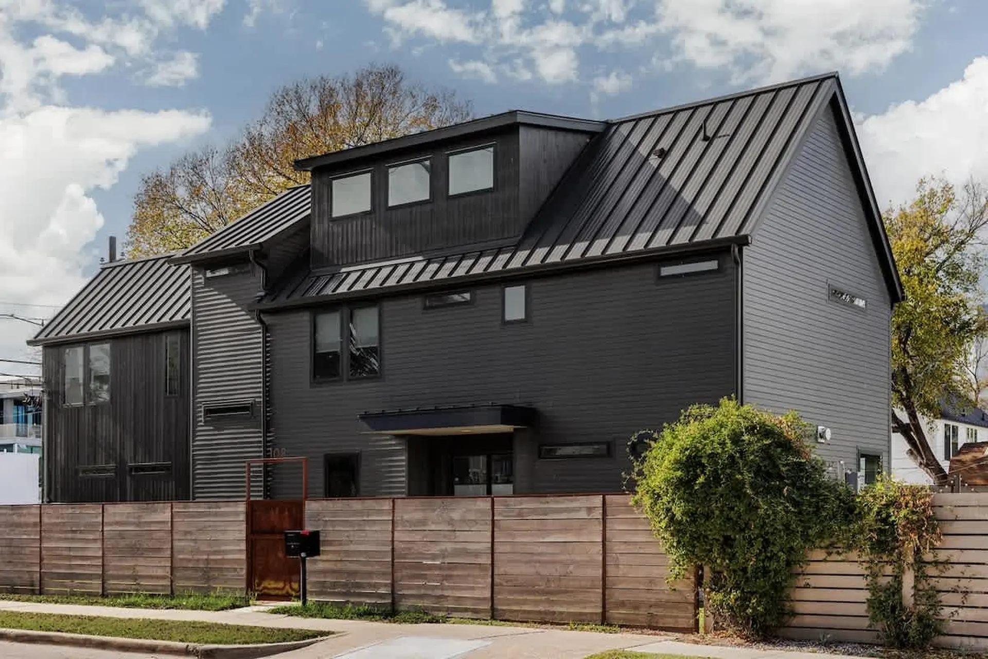Luxury 4BR Home | Pool | Bar | Mini Putt | Sleeps