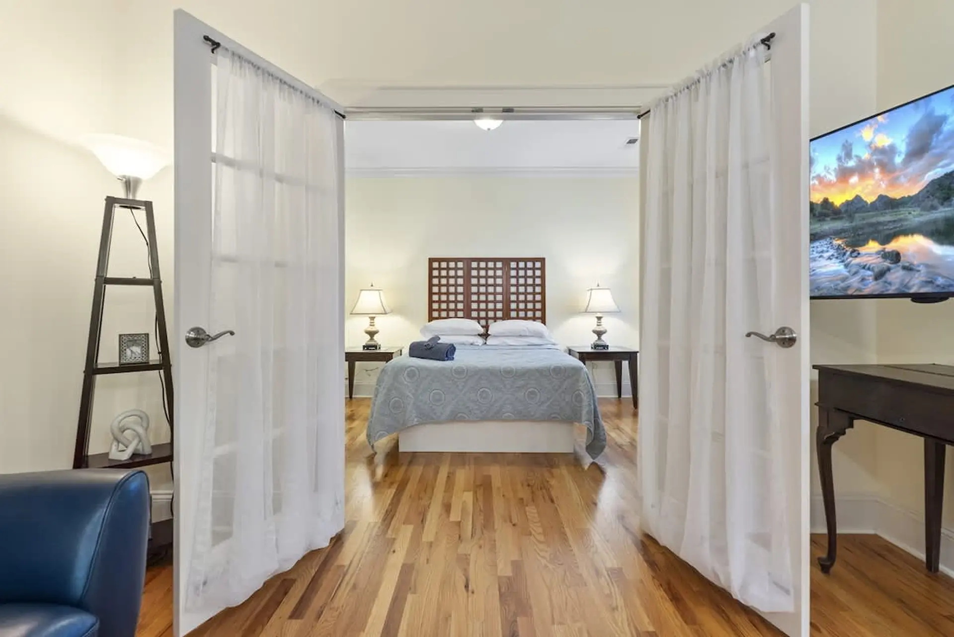 Uptown Flat at The Gadabout Inn | Modern 1-BR | DT