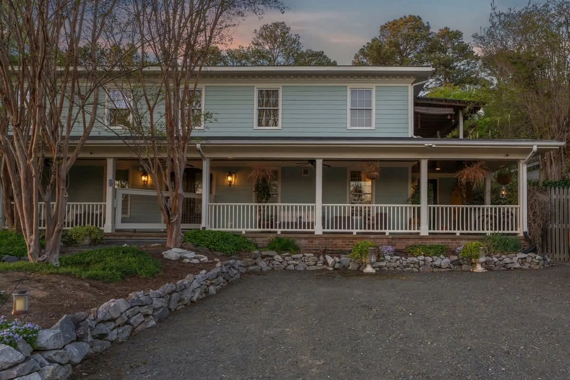 Uptown Flat at The Gadabout Inn | Modern 1-BR | DT