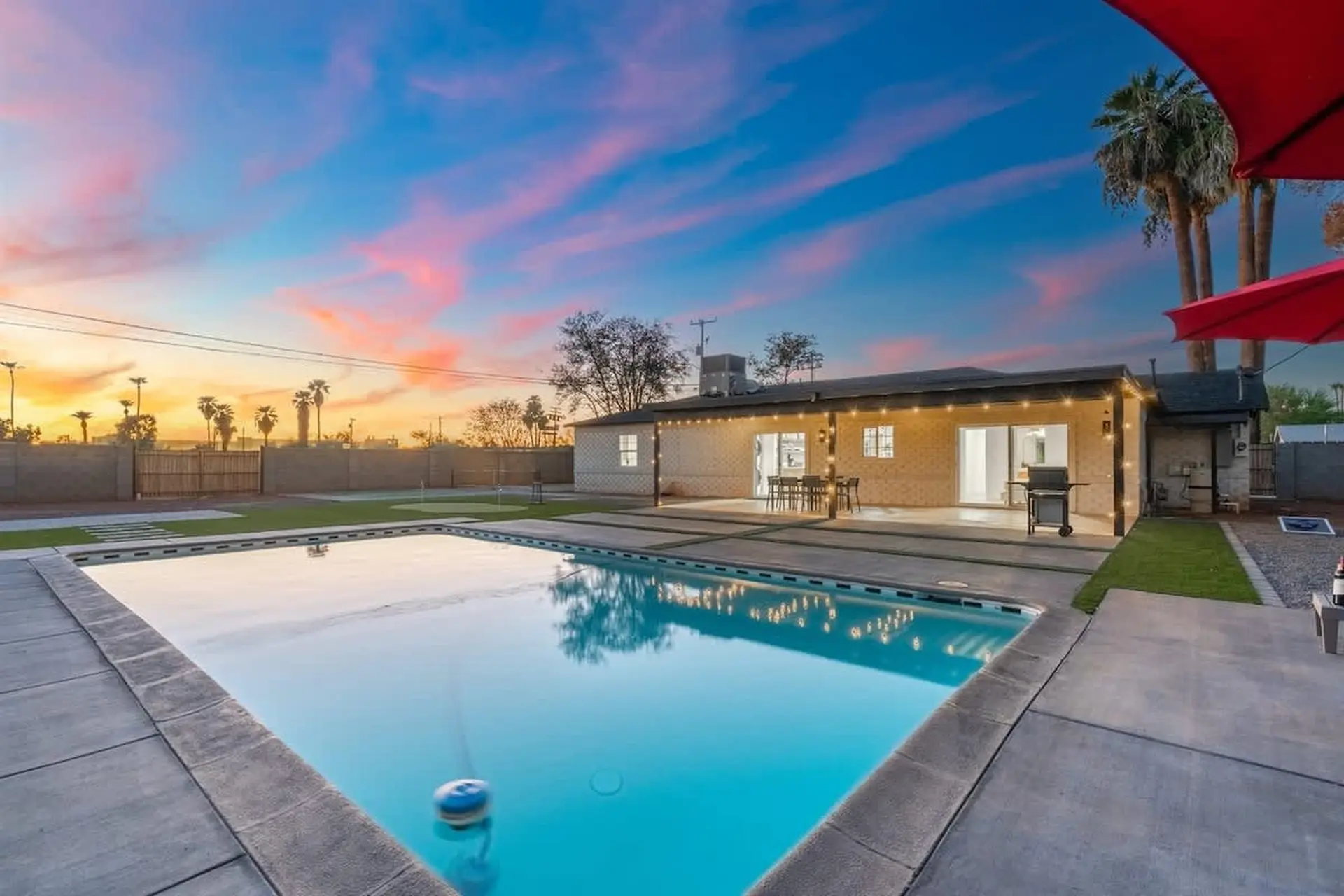 Pickleball | Massive Pool | Mini Putt | 4 BR