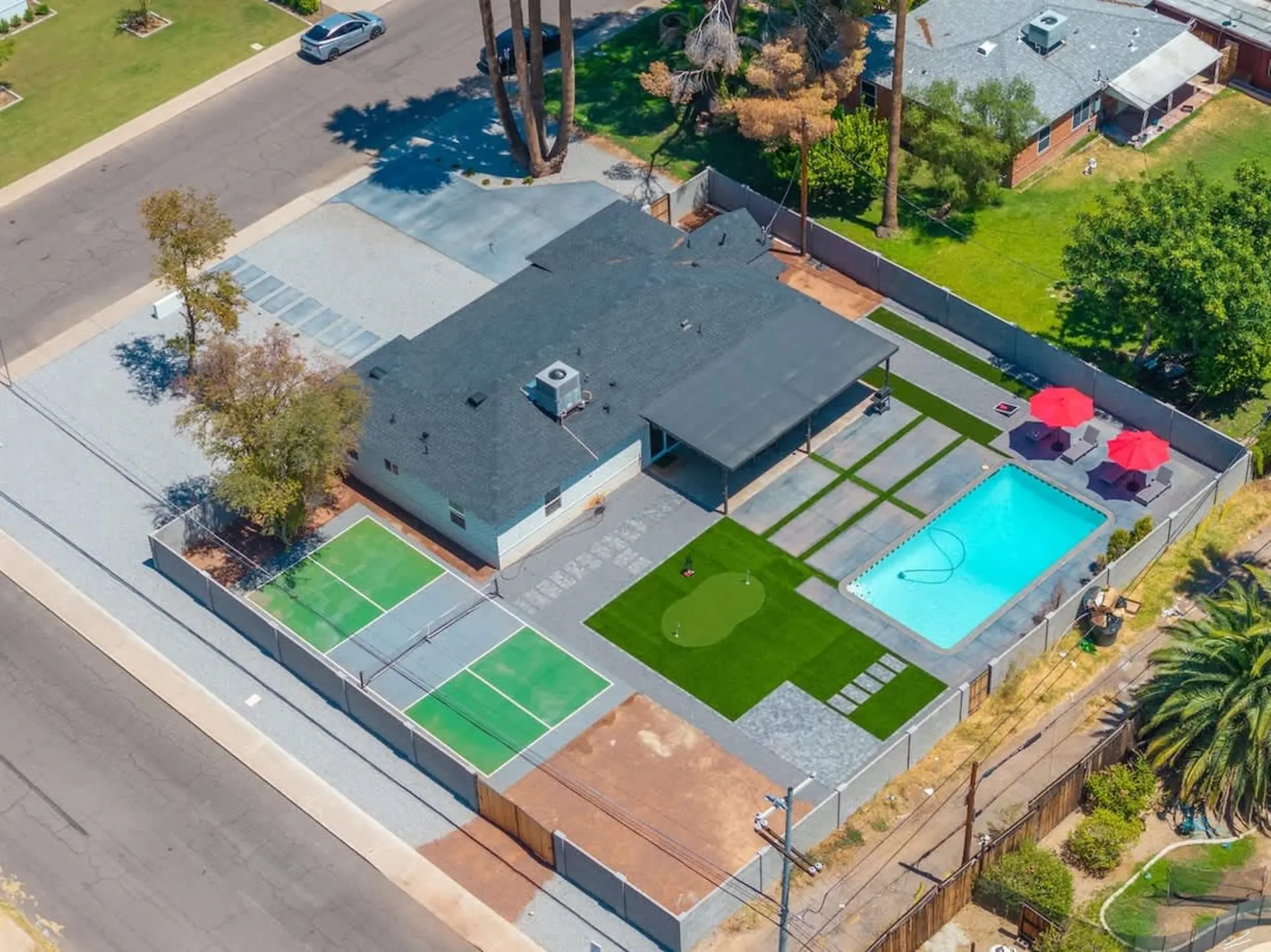 Pickleball | Massive Pool | Mini Putt | 4 BR