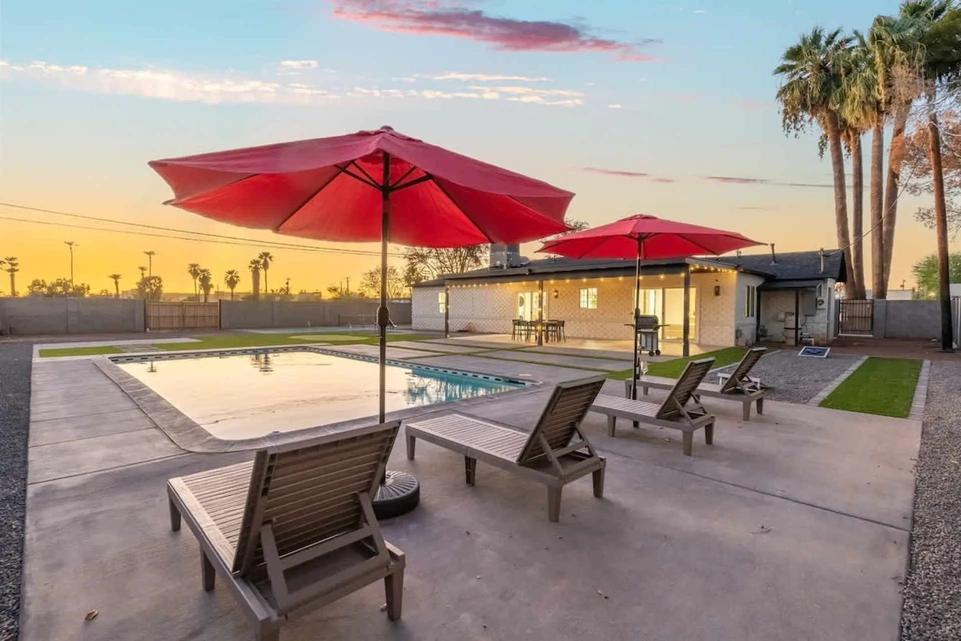 Pickleball | Massive Pool | Mini Putt | 4 BR