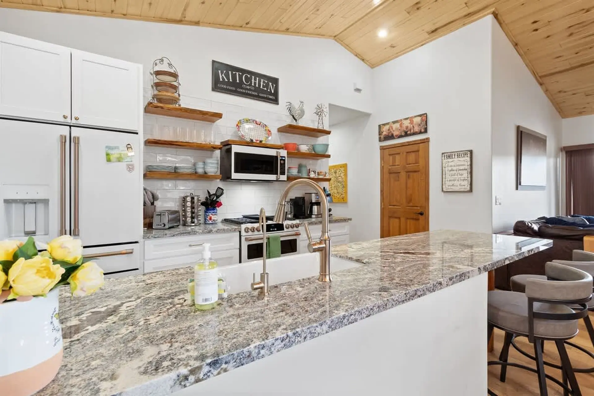 Cozy 3-BR Home | Pool Table | Grill | Fire Pit