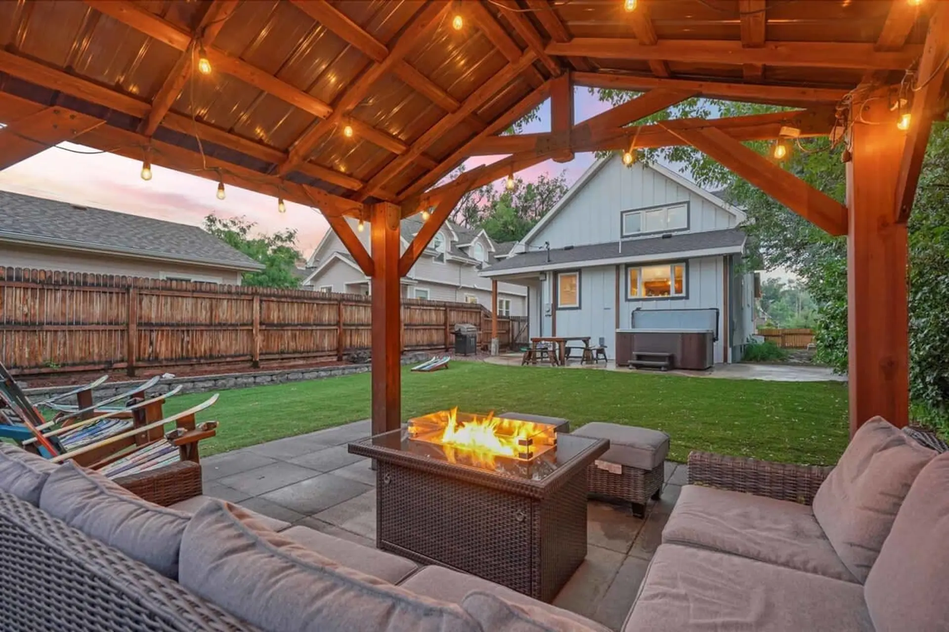 3BR Modern, w/Lg Backyard, Mtn Views, & Hot Tub!