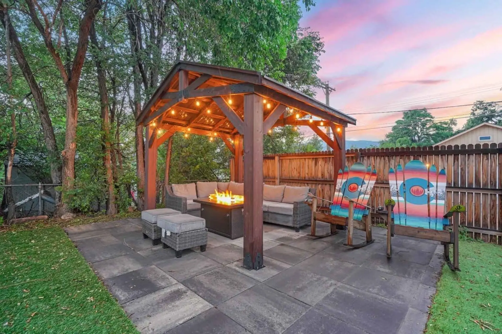 3BR Modern, w/Lg Backyard, Mtn Views, & Hot Tub!