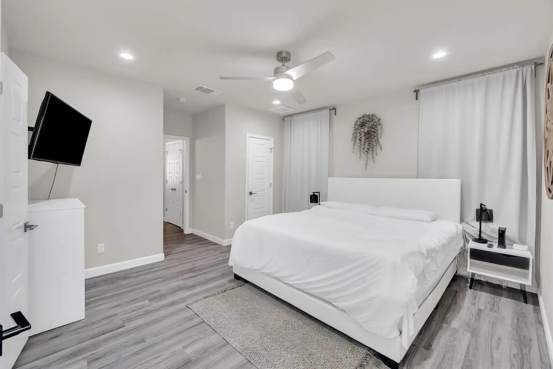 Minutes from Riverwalk | Stylish Downtown Retreat