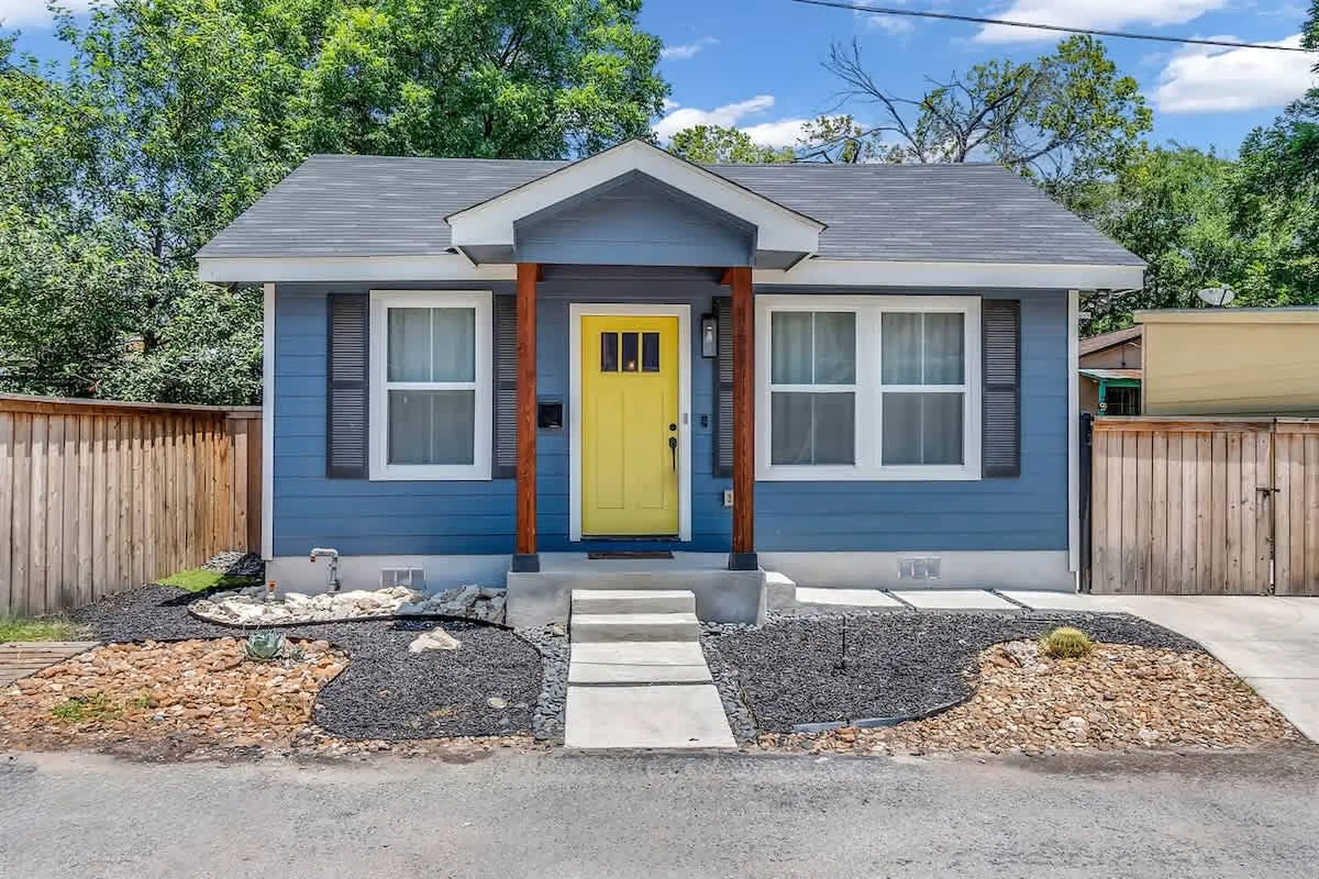 Minutes from Riverwalk | Stylish Downtown Retreat