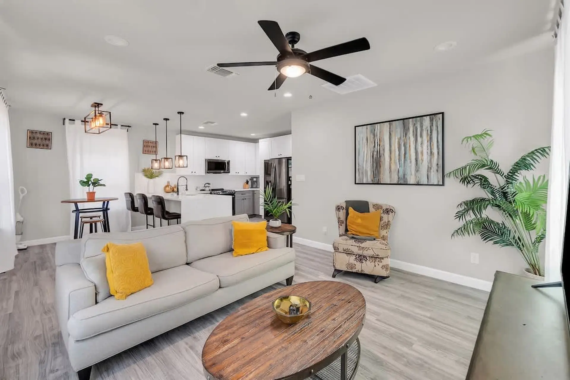 Minutes from Riverwalk | Stylish Downtown Retreat