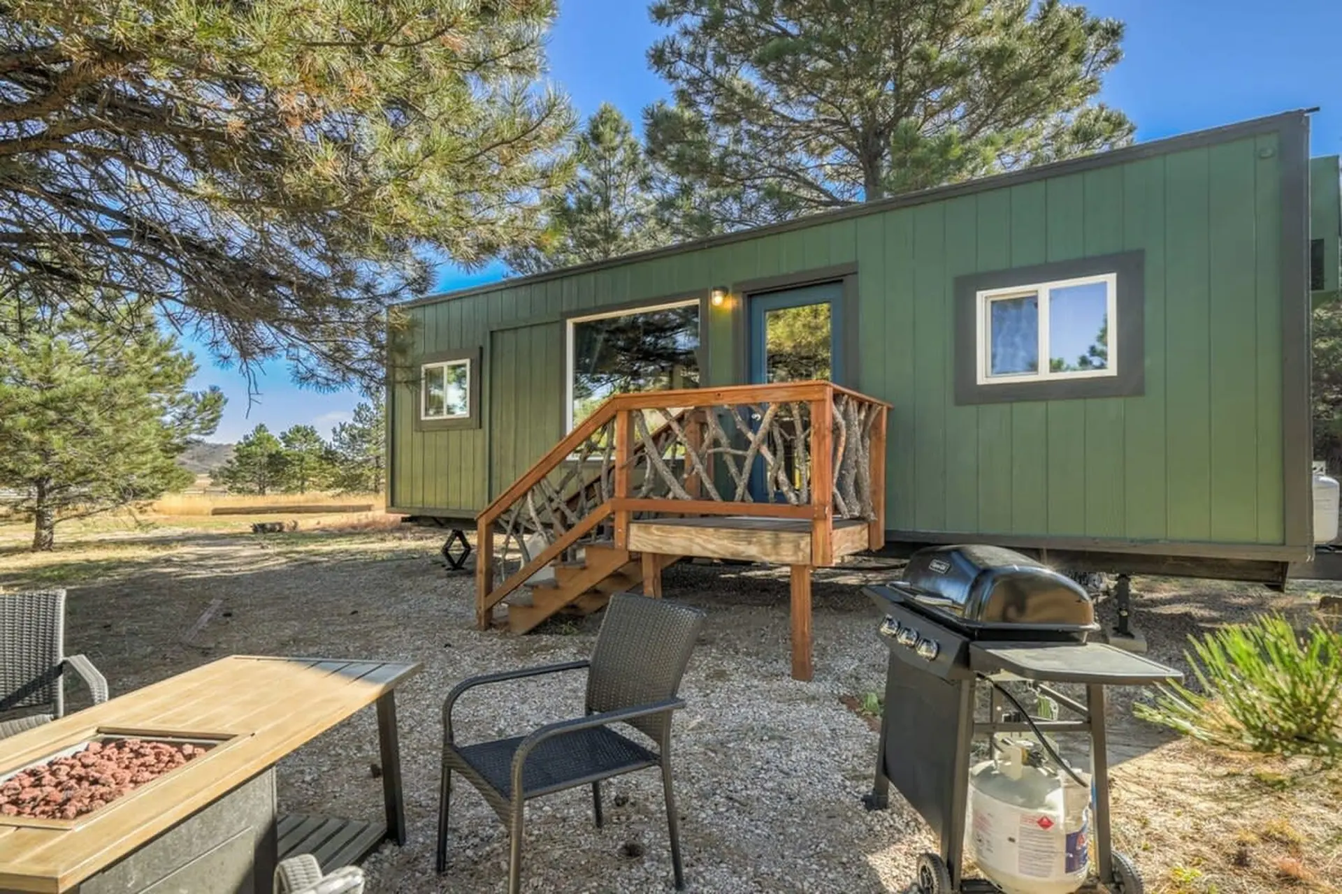 Prairie Retreat|Mountain Getaway Tiny Home|Grill