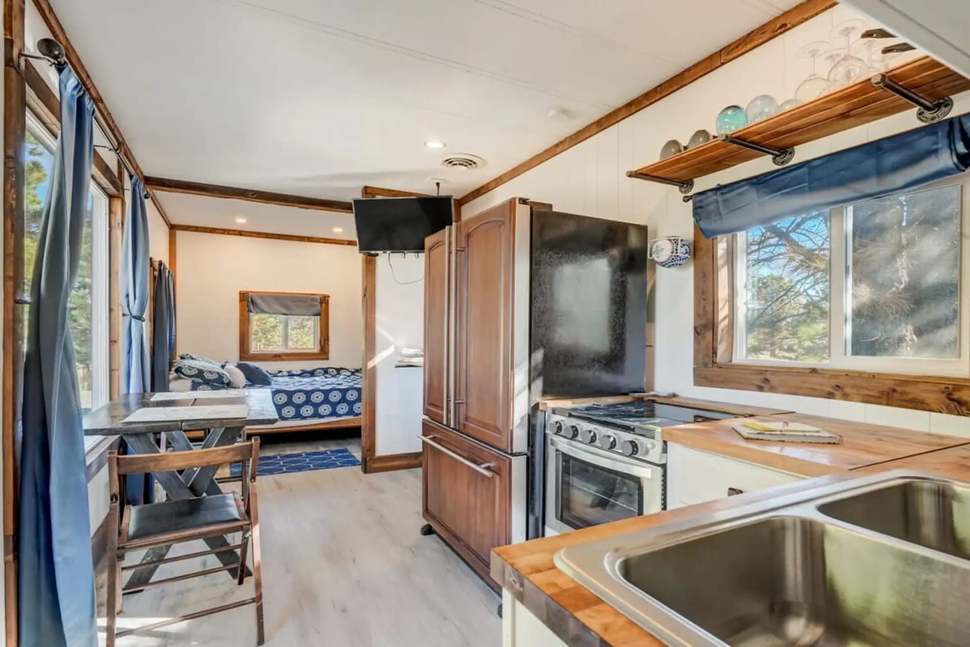 Prairie Retreat|Mountain Getaway Tiny Home|Grill