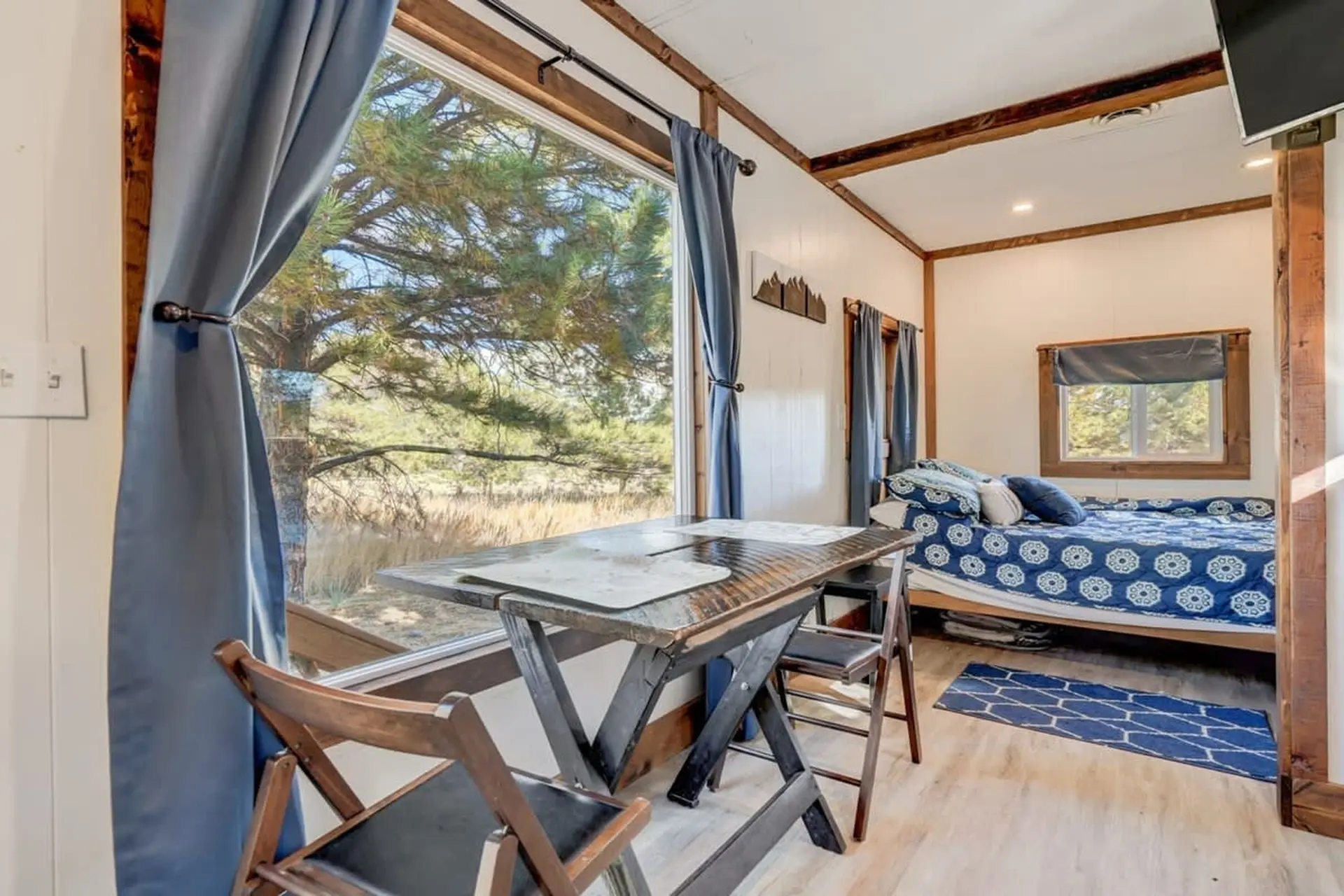 Prairie Retreat|Mountain Getaway Tiny Home|Grill