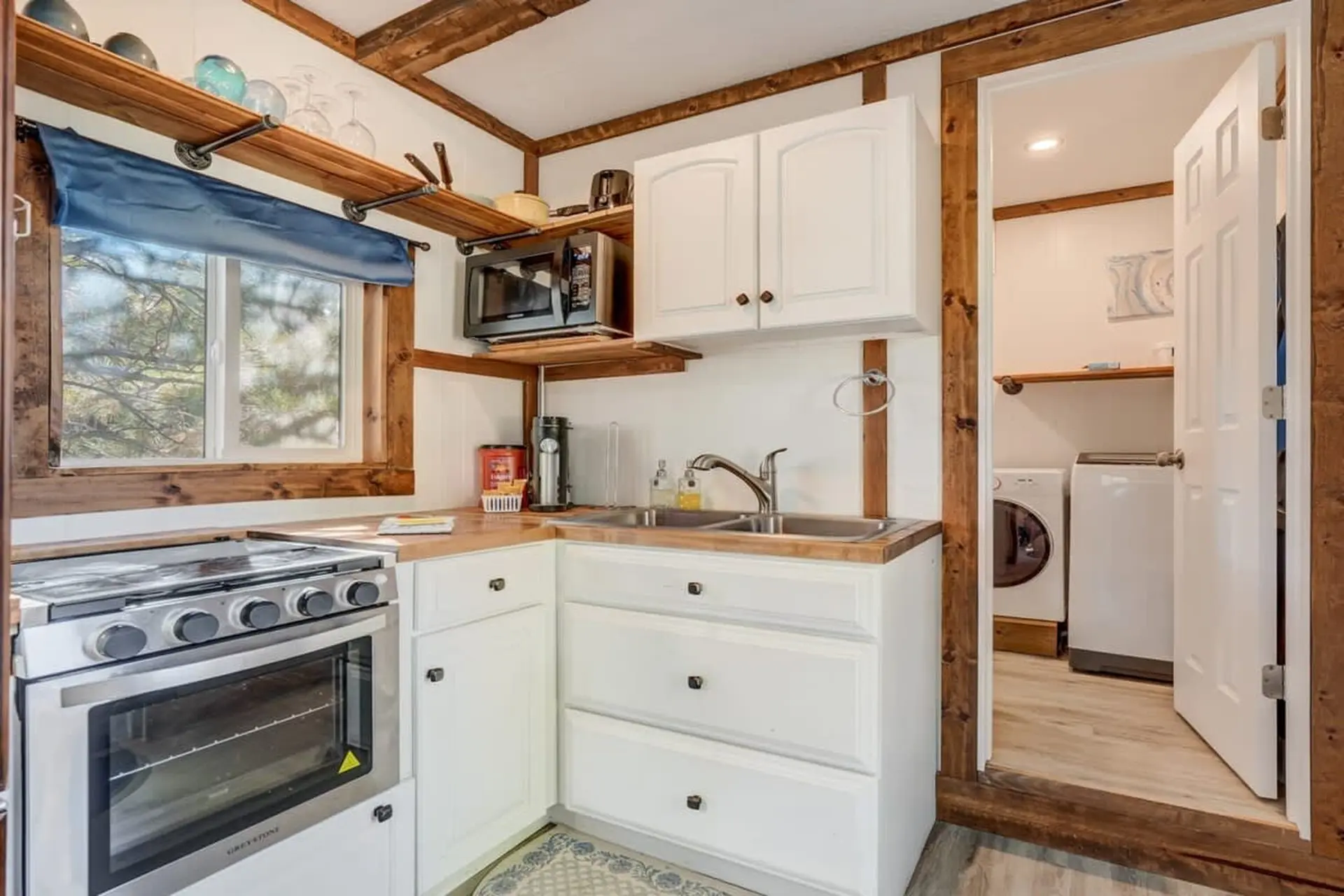 Prairie Retreat|Mountain Getaway Tiny Home|Grill