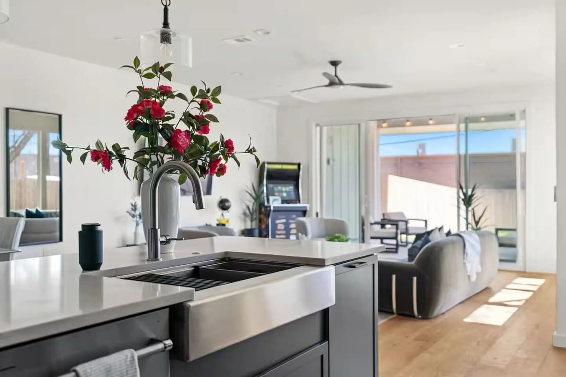Central Austin ~ Domain ~ Q2 Stadium ~ 3 Bed Ensui