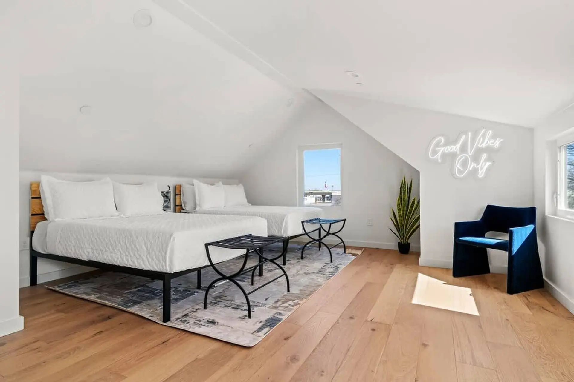 Central Austin ~ Domain ~ Q2 Stadium ~ 3 Bed Ensui