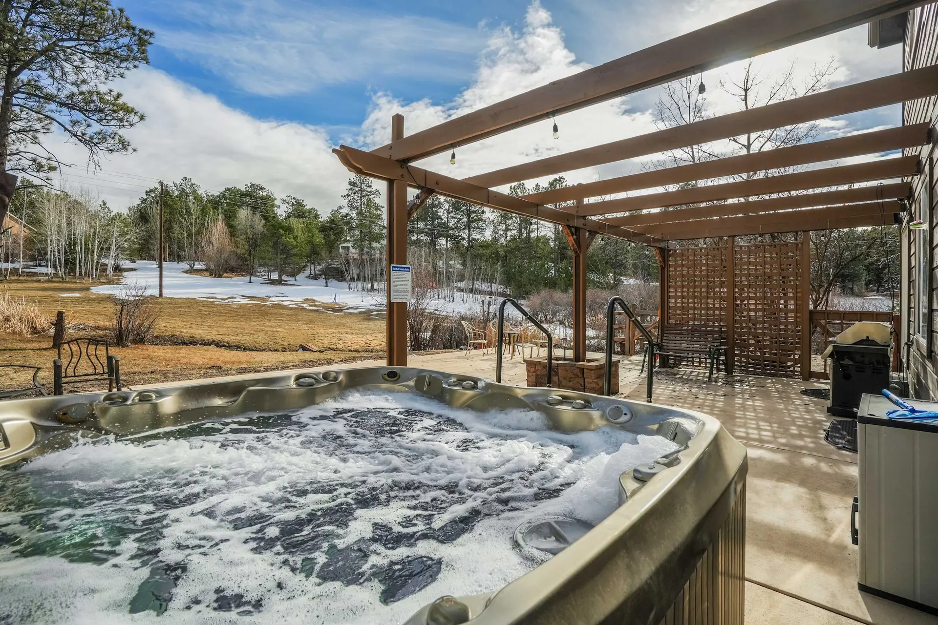 Monument Gym| Trails & Lake |Dog Friendly, Hot Tub
