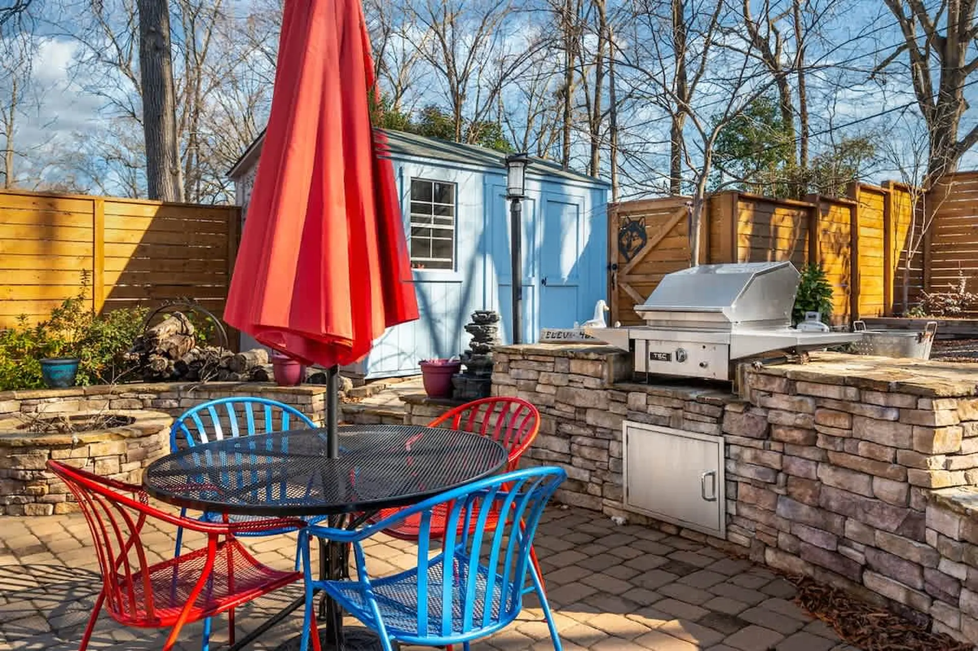 Warm Cozy 2-BR Retreat | Outdoor Firepit | Sleeps