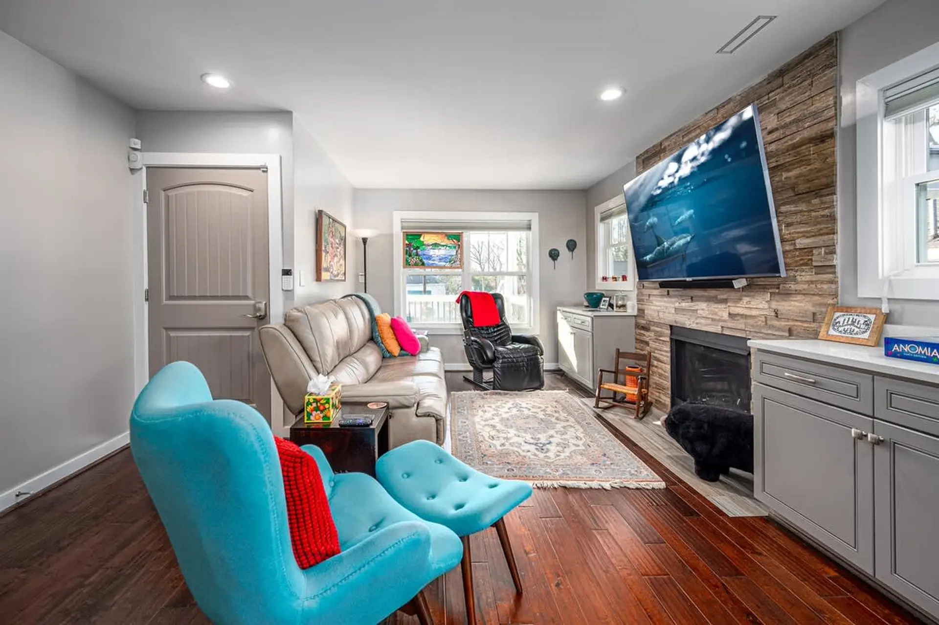 Warm Cozy 2-BR Retreat | Outdoor Firepit | Sleeps
