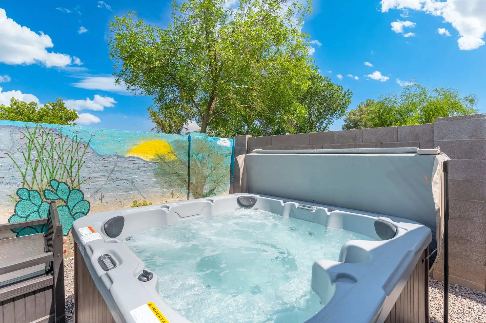 Button Bungalow| Spring Fun & Golfing |Hot Tub,BBQ