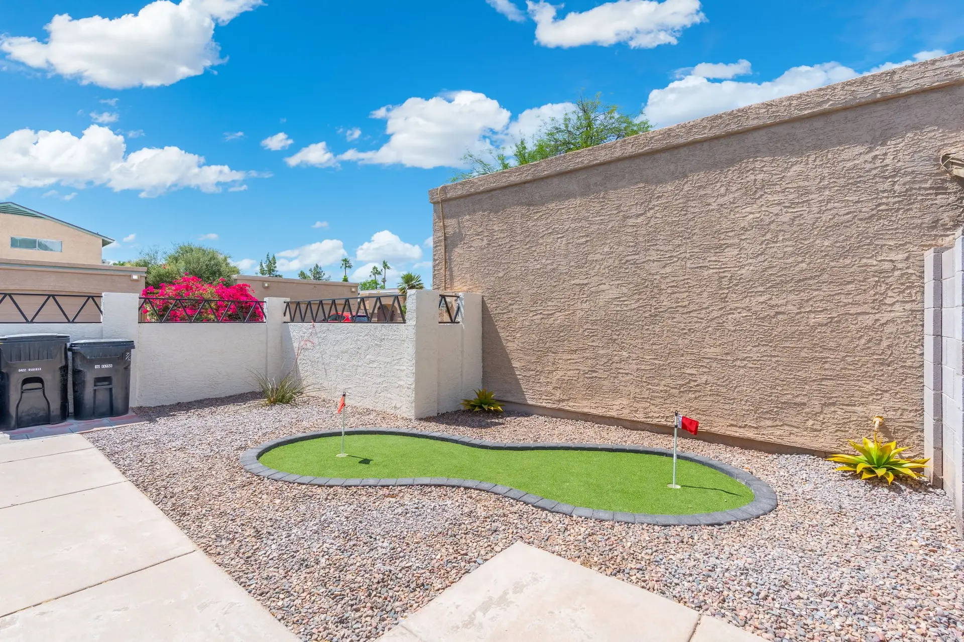 Button Bungalow| Spring Fun & Golfing |Hot Tub,BBQ