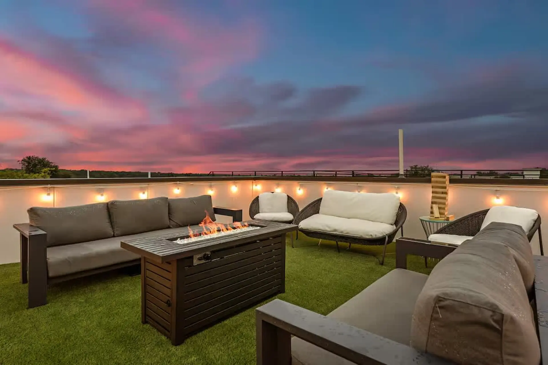 DT Dallas ~ 360 City Views ~ Sleeps 10~ 2xRooftops