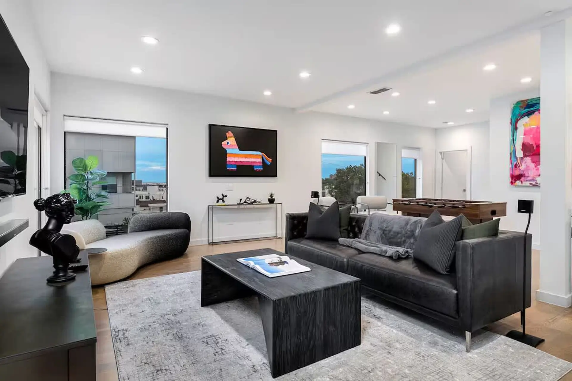 DT Dallas ~ 360 City Views ~ Sleeps 10~ 2xRooftops
