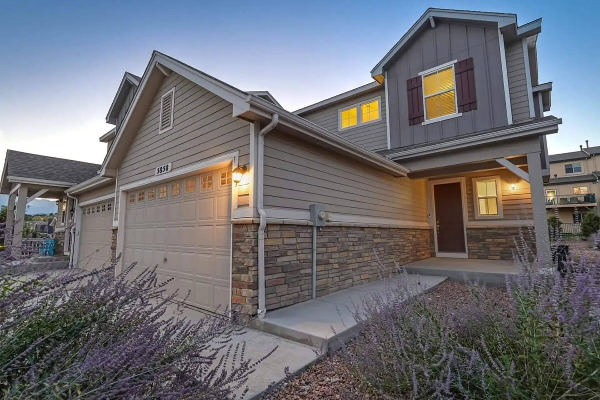 3BR Luxury Townhome w/AC in Central Location