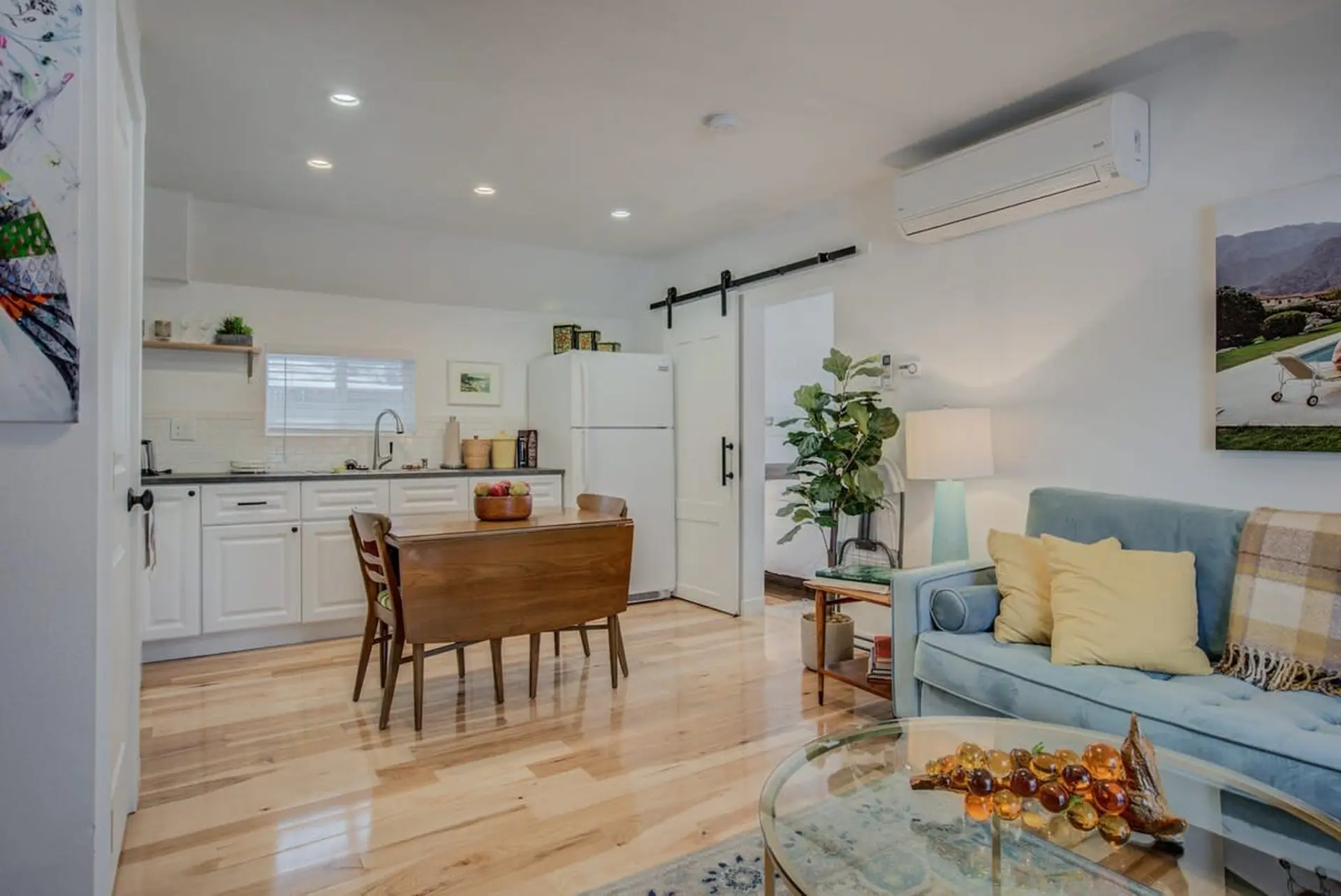 Cozy 1BR Dine, Play, & Sip in Urban Mtn Paradise!