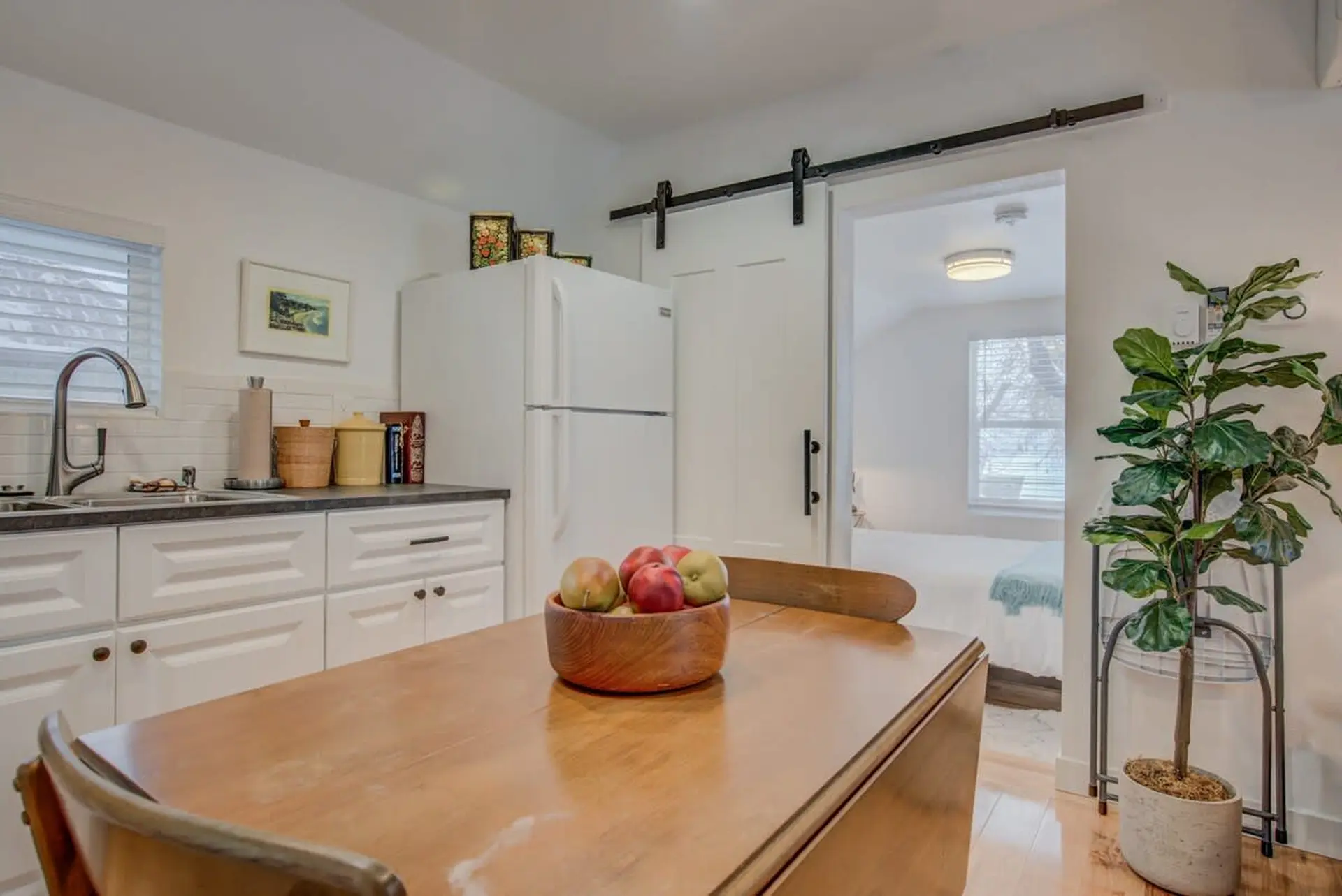 Cozy 1BR Dine, Play, & Sip in Urban Mtn Paradise!