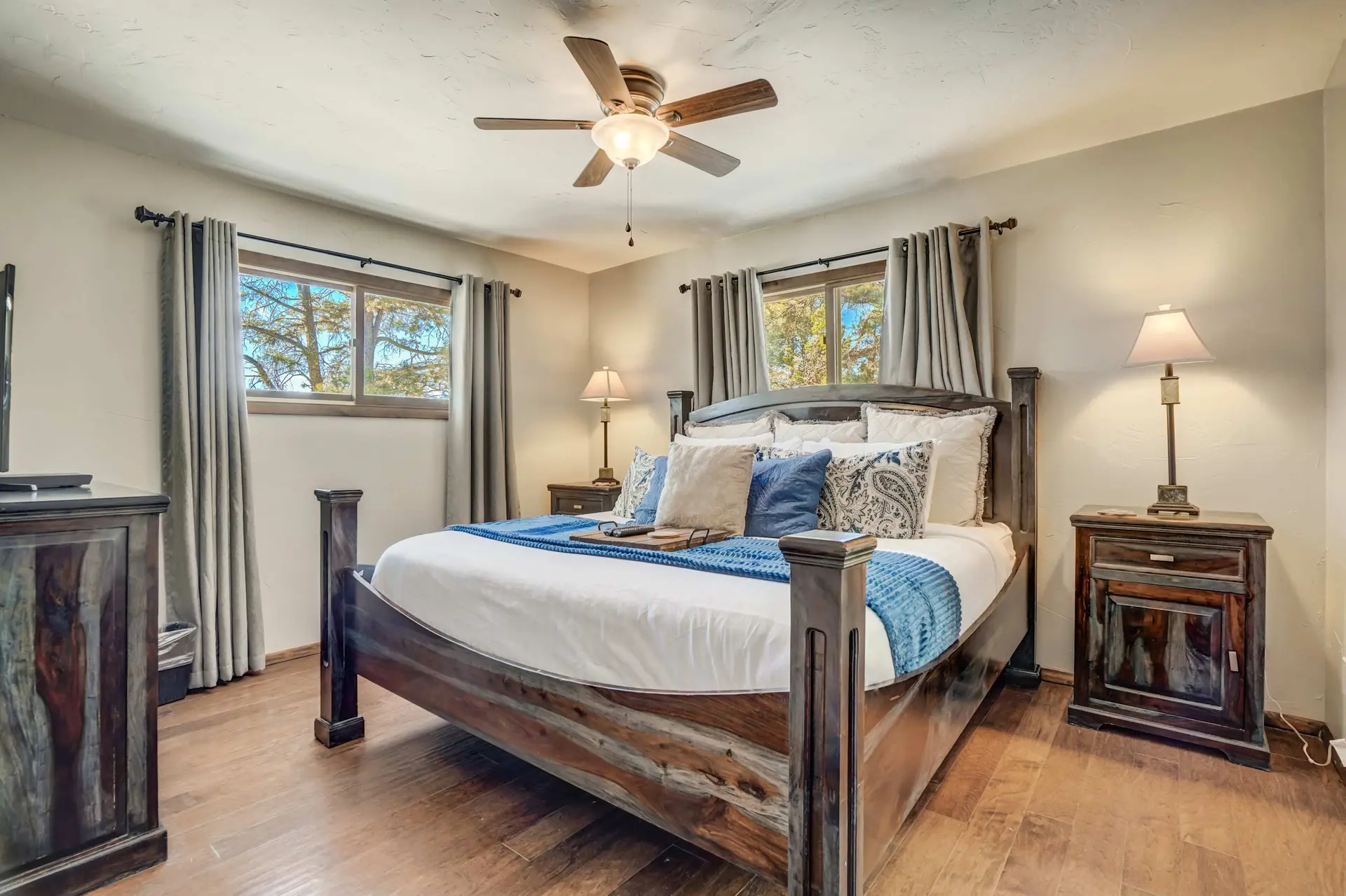 Altitude Oasis | Pikes Peak Views | Hot Tub & BBQ