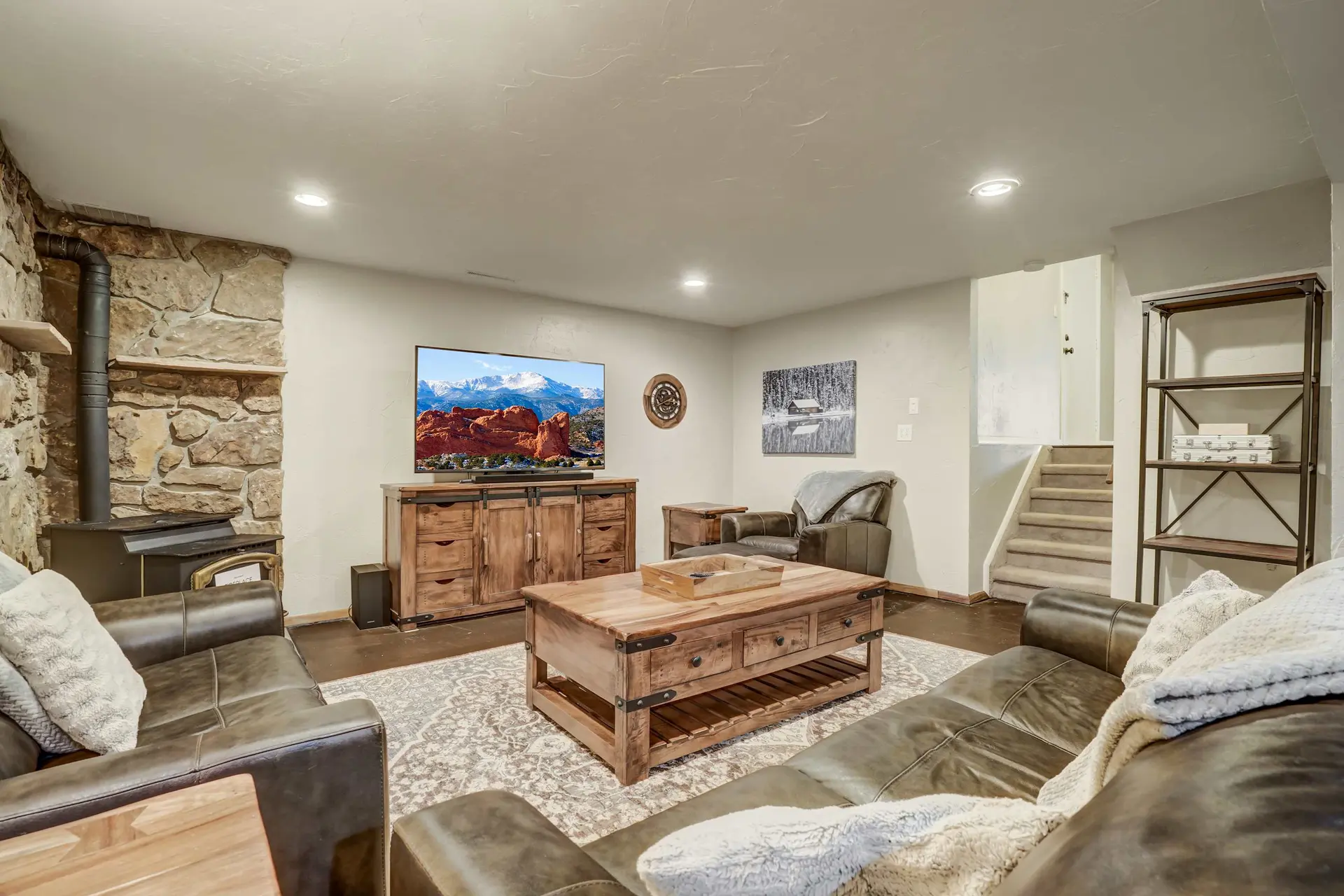 Altitude Oasis | Pikes Peak Views | Hot Tub & BBQ