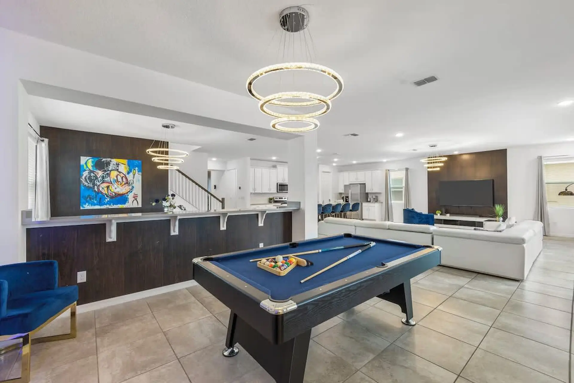 Luxury 9BR Oasis – Themed Rooms & Water Park